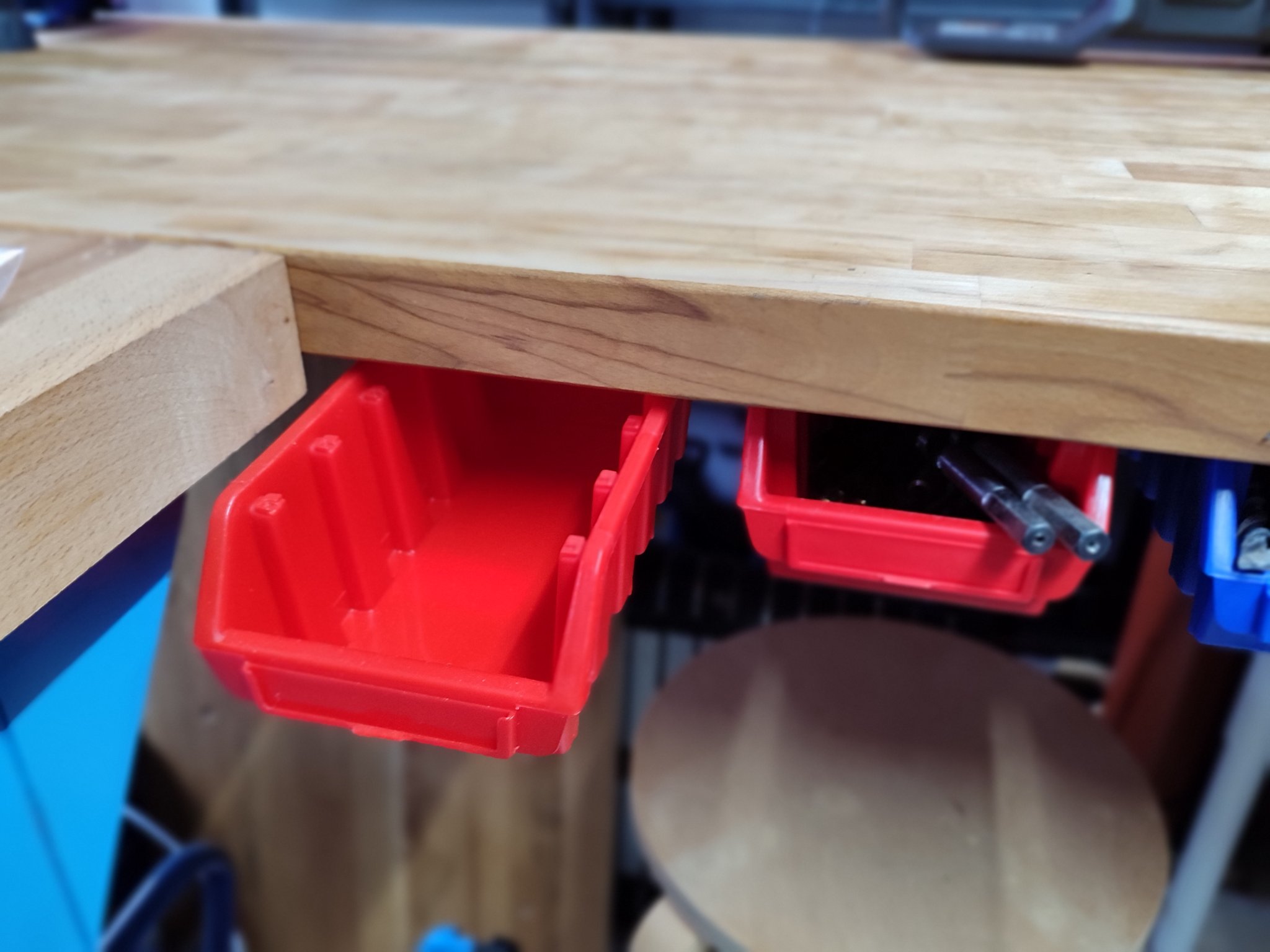 Giá đỡ lắp dưới bàn cho hộp lưu trữ OBI