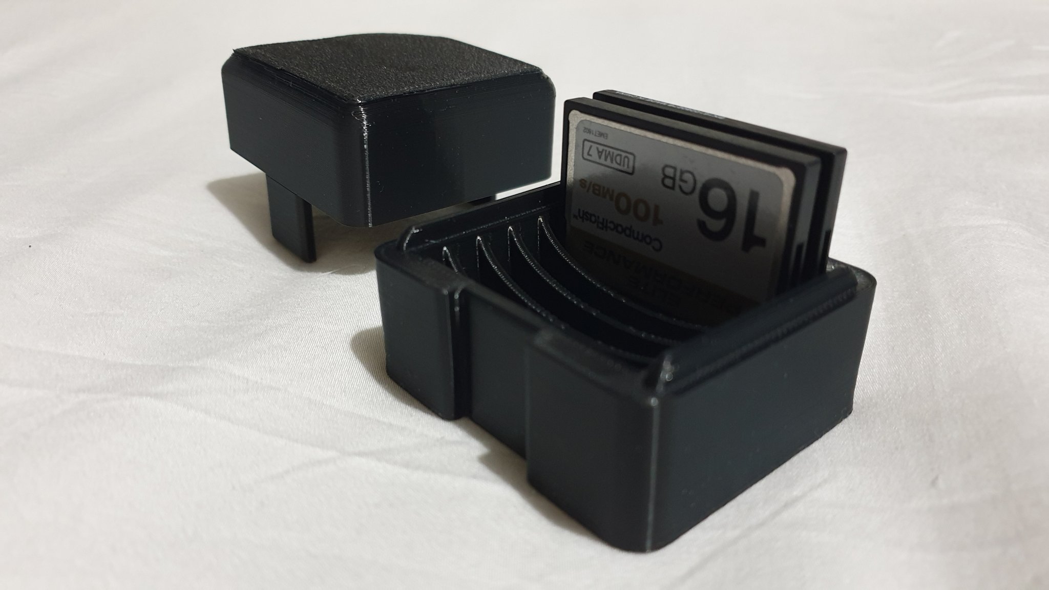 Giá đỡ thẻ nhớ Compact Flash cho máy ảnh của Kyle Ireland (6 thẻ)