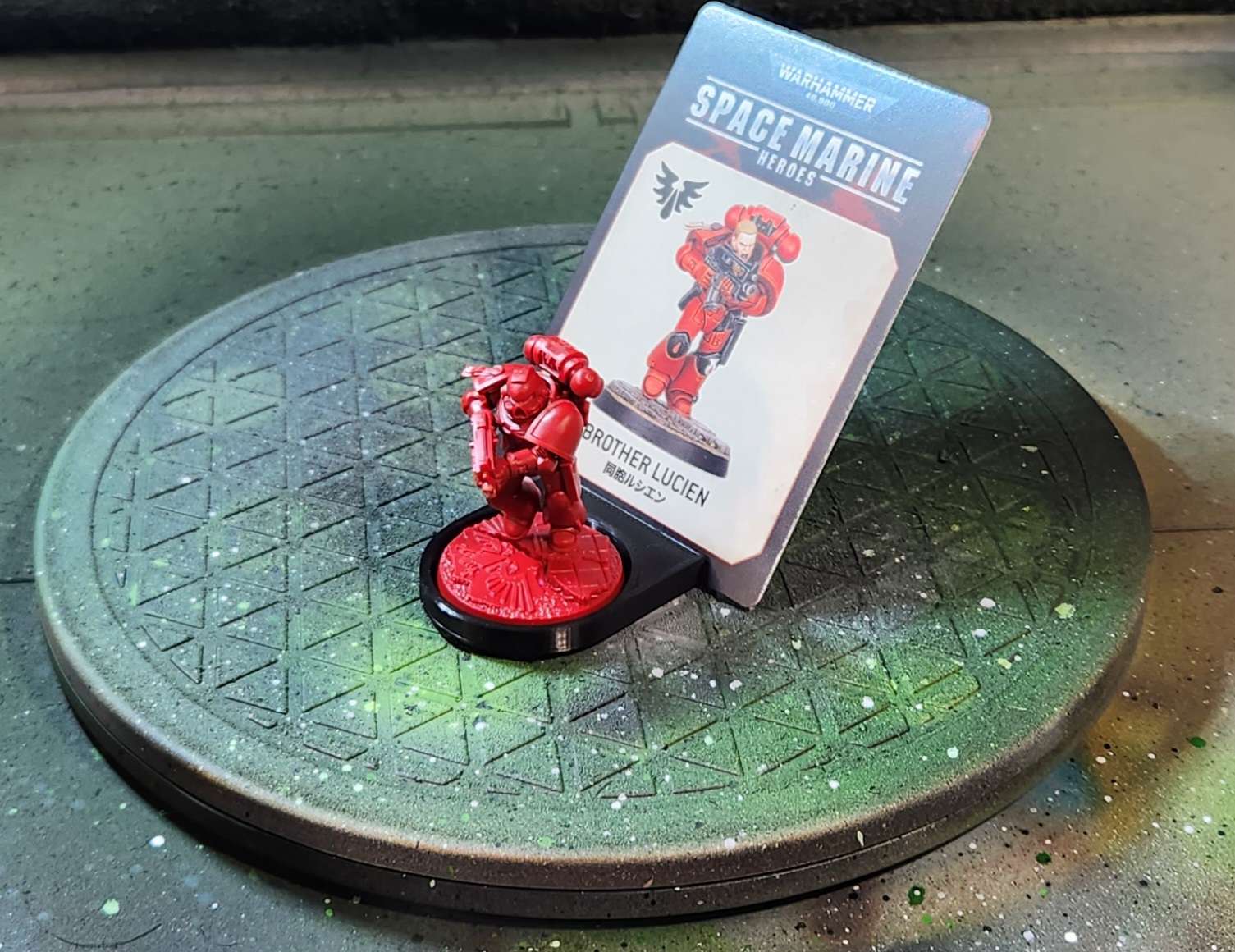 Giá đỡ hiển thị thẻ Pokémon với đế 32mm