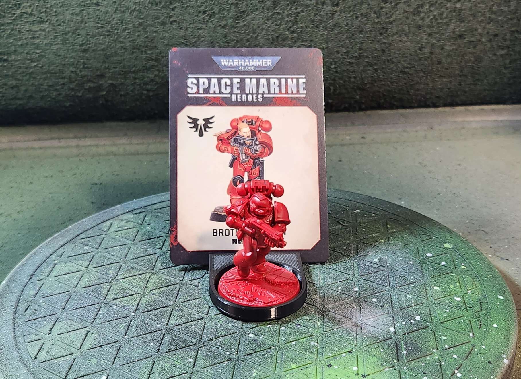 Giá đỡ hiển thị thẻ Pokémon với đế 32mm