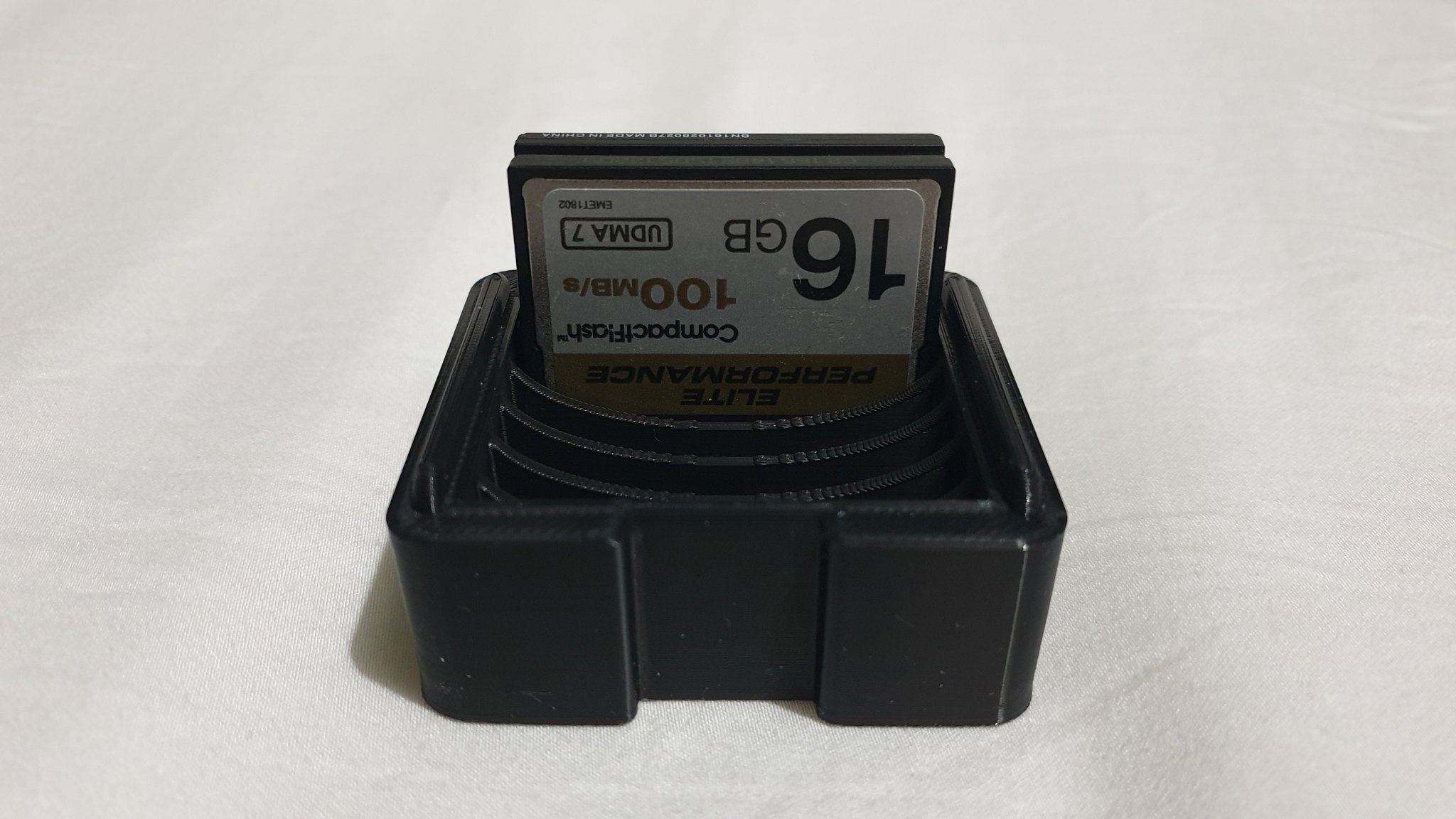 Giá đỡ thẻ nhớ Compact Flash cho máy ảnh của Kyle Ireland (6 thẻ)