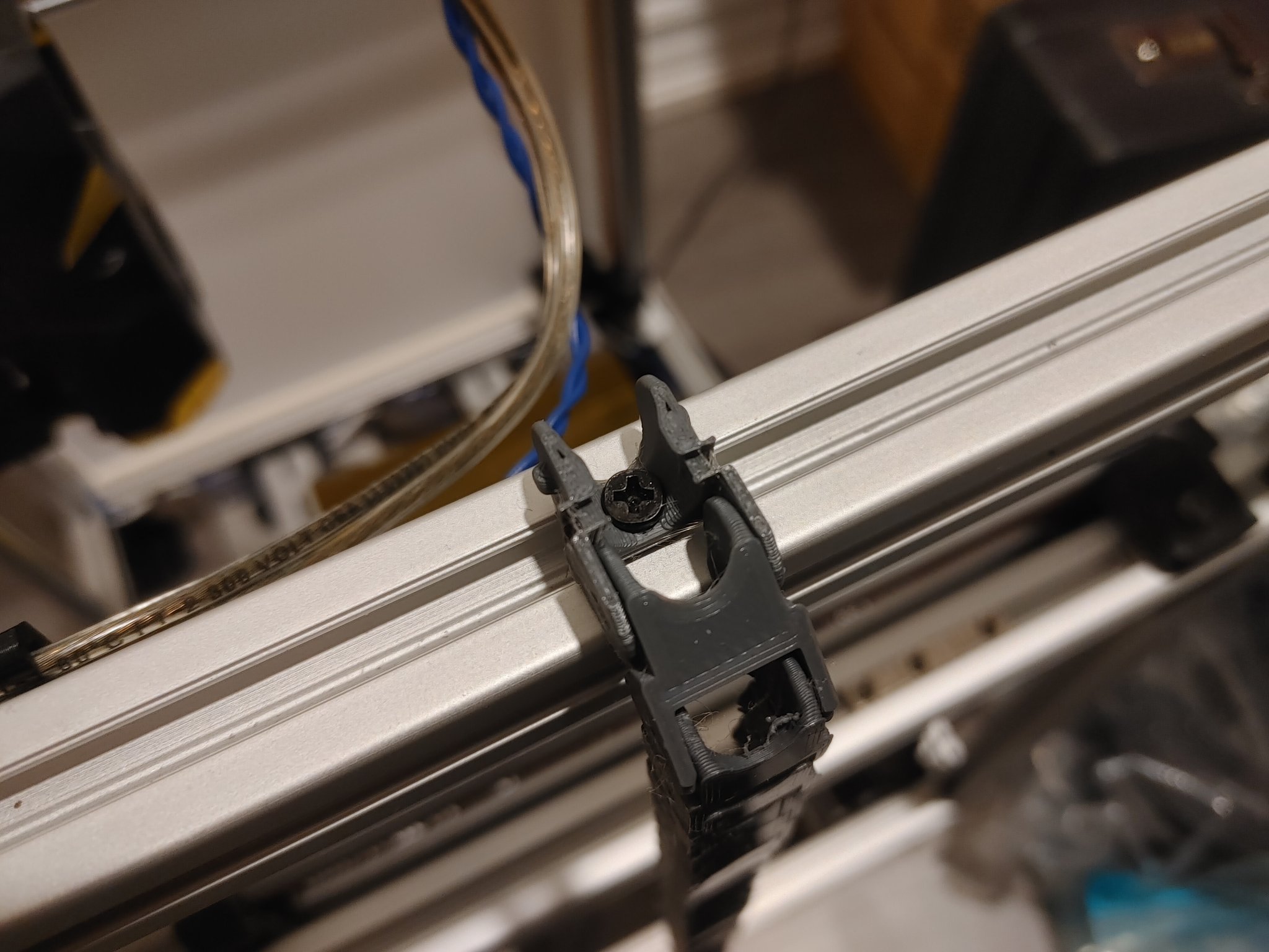 Dây kéo hoàn toàn tham số với lỗ gắn M3