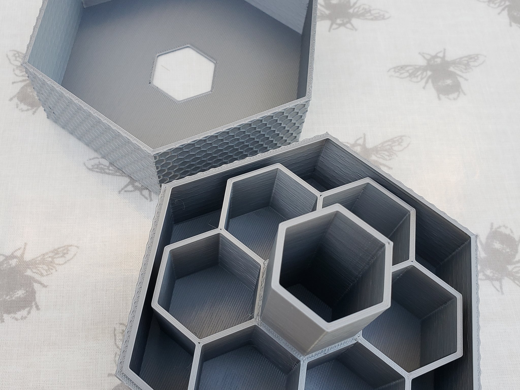 Bình sơn HoneyPot hình tổ ong cho nhu cầu vẽ tranh