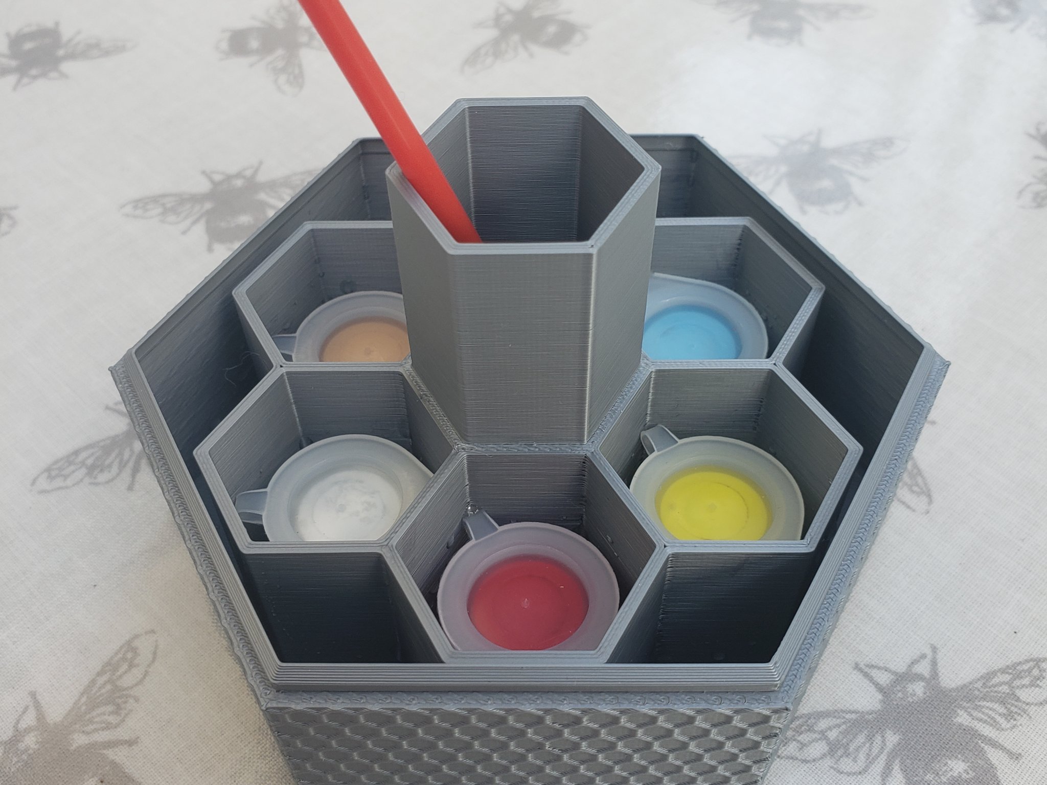 Bình sơn HoneyPot hình tổ ong cho nhu cầu vẽ tranh