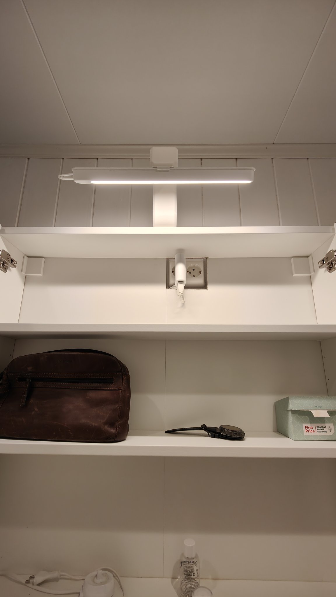 Giá đỡ đèn LED IKEA Rolfstorp cho tủ nội thất