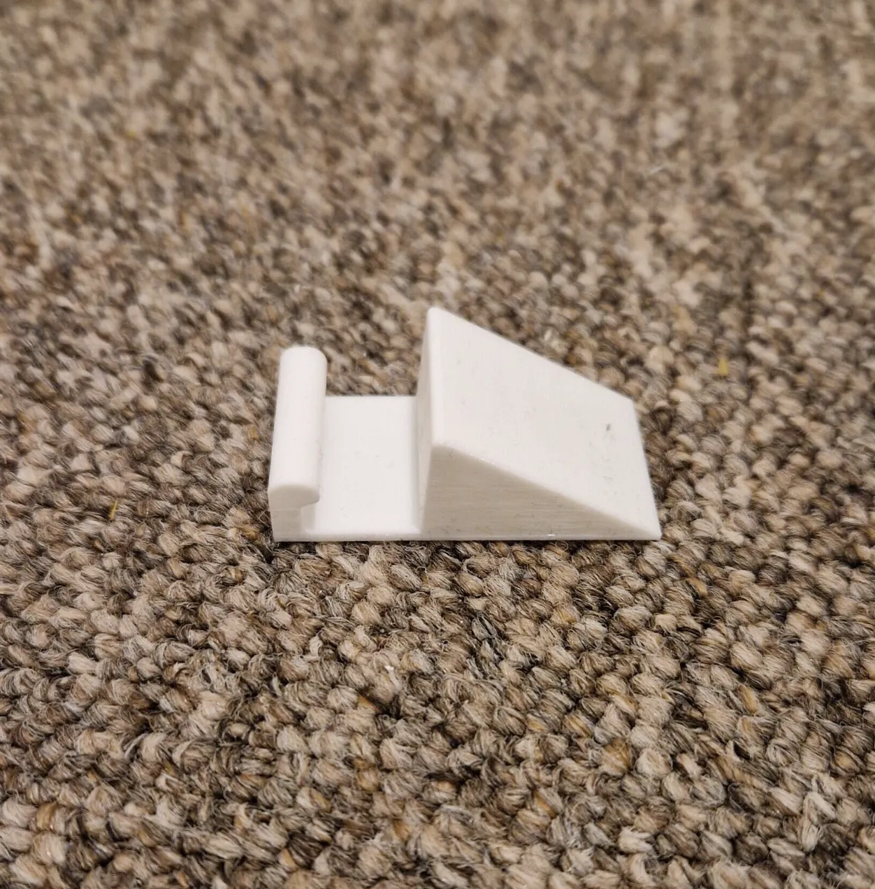 Giá đỡ điện thoại chắc chắn, gọn nhẹ cho bàn làm việc