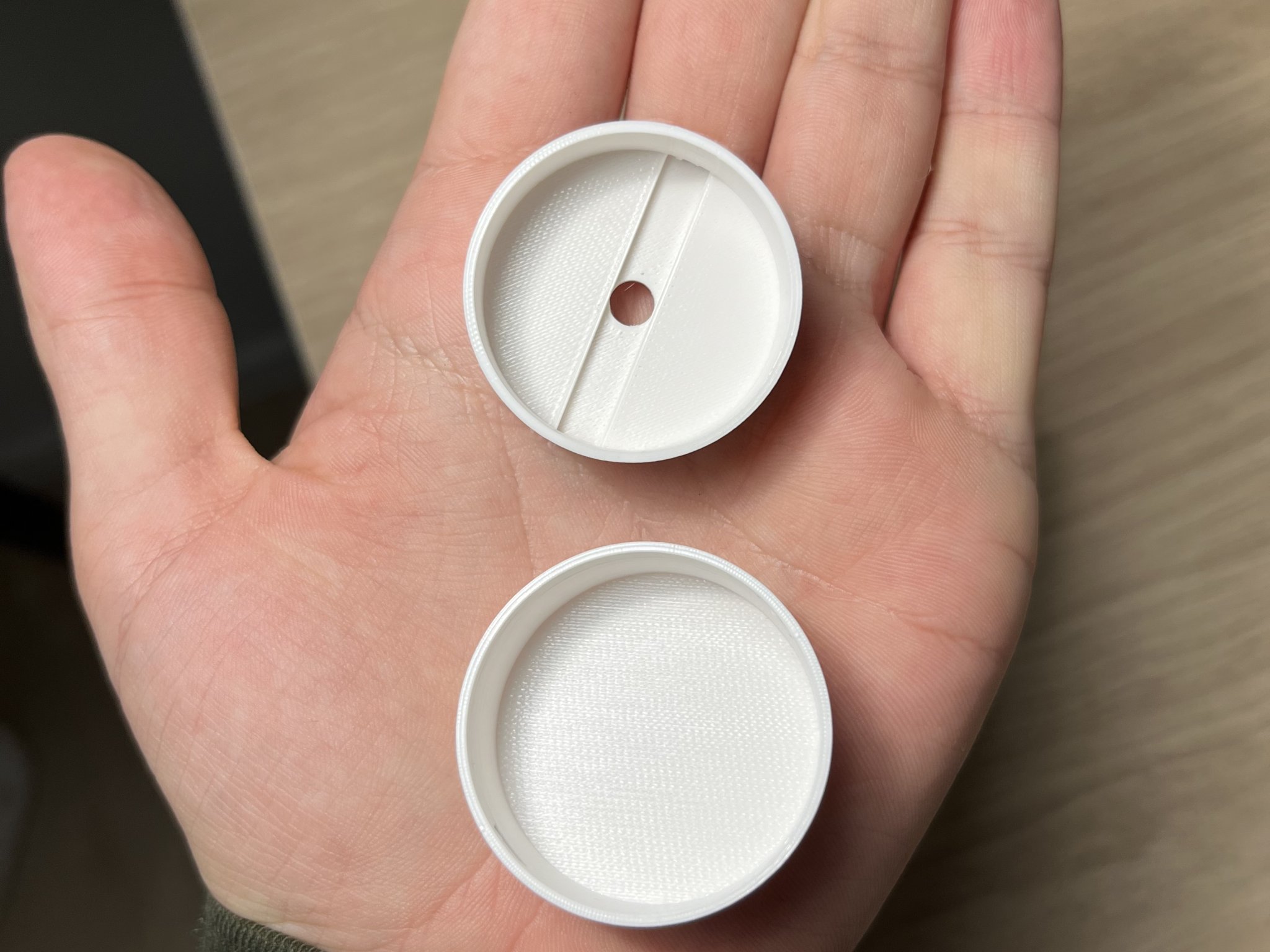 Giá đỡ AirTag gắn bằng dây zip tiện lợi