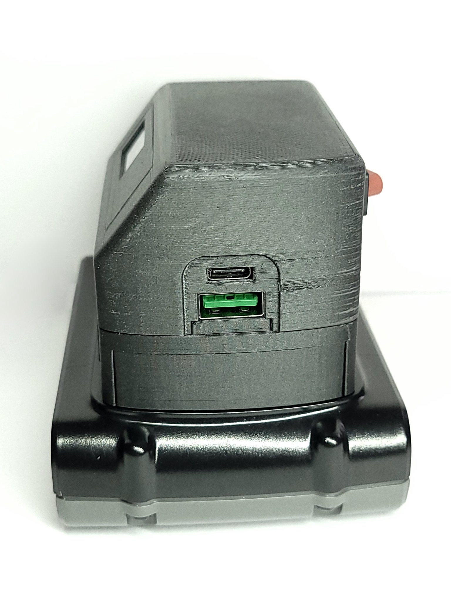 Bộ chuyển đổi pin USB-C cho công cụ Black and Decker