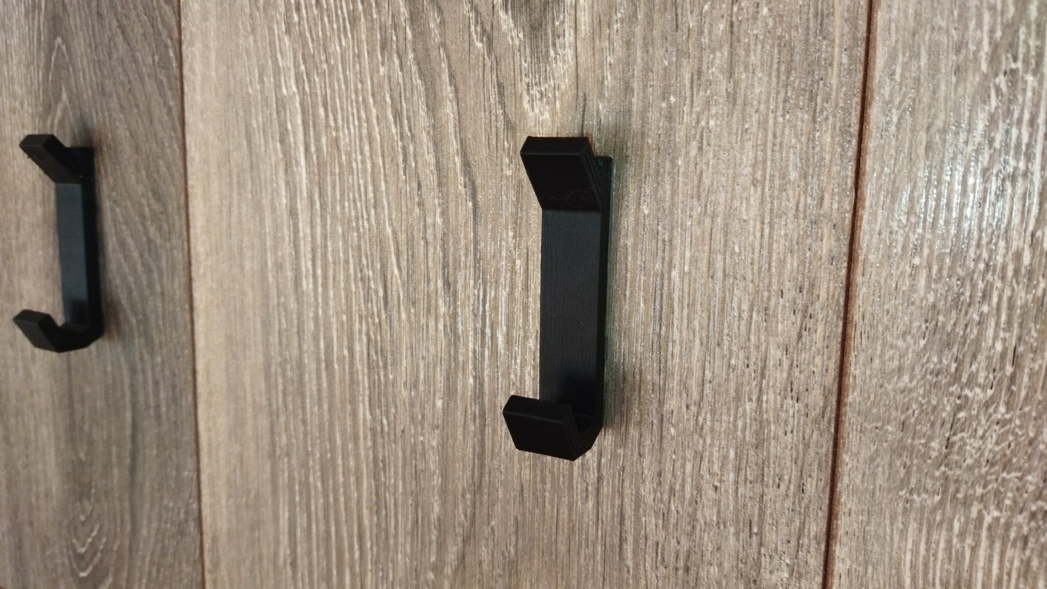 Móc treo áo với hai kiểu gắn khác nhau