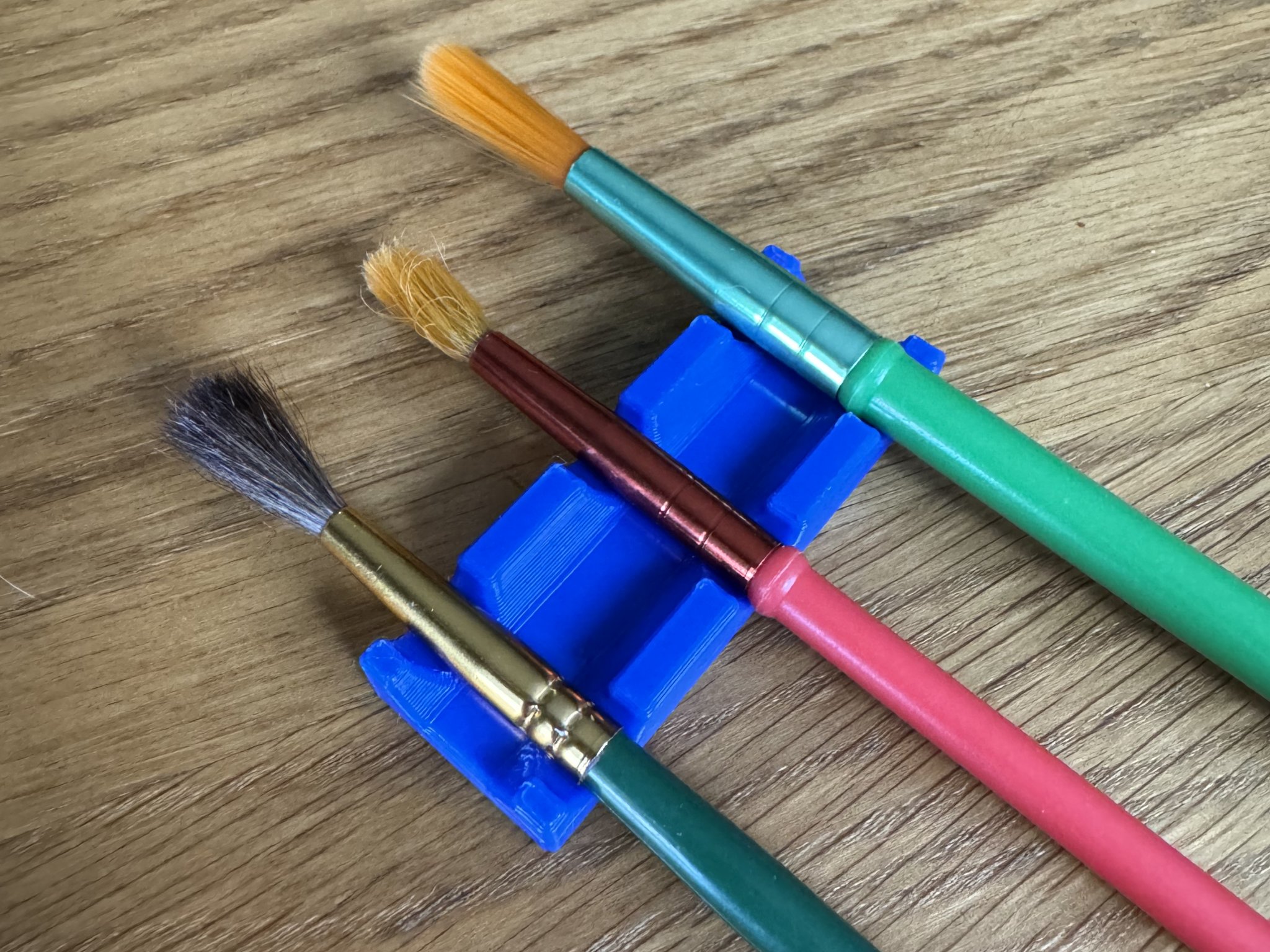 Giá đỡ cọ vẽ đơn giản và tiện lợi