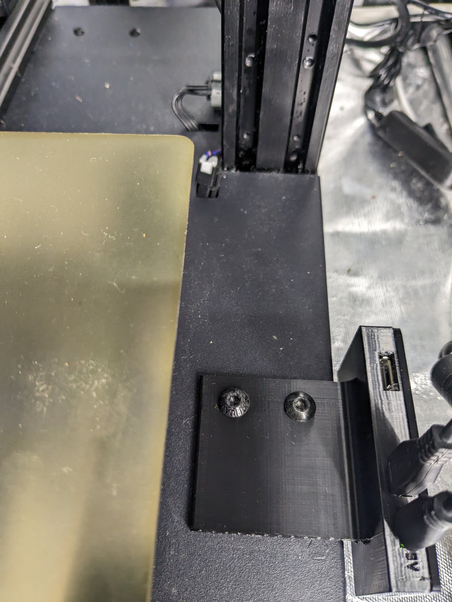 Vỏ Pi Zero lắp bên hông máy in Artillery Genius Pro