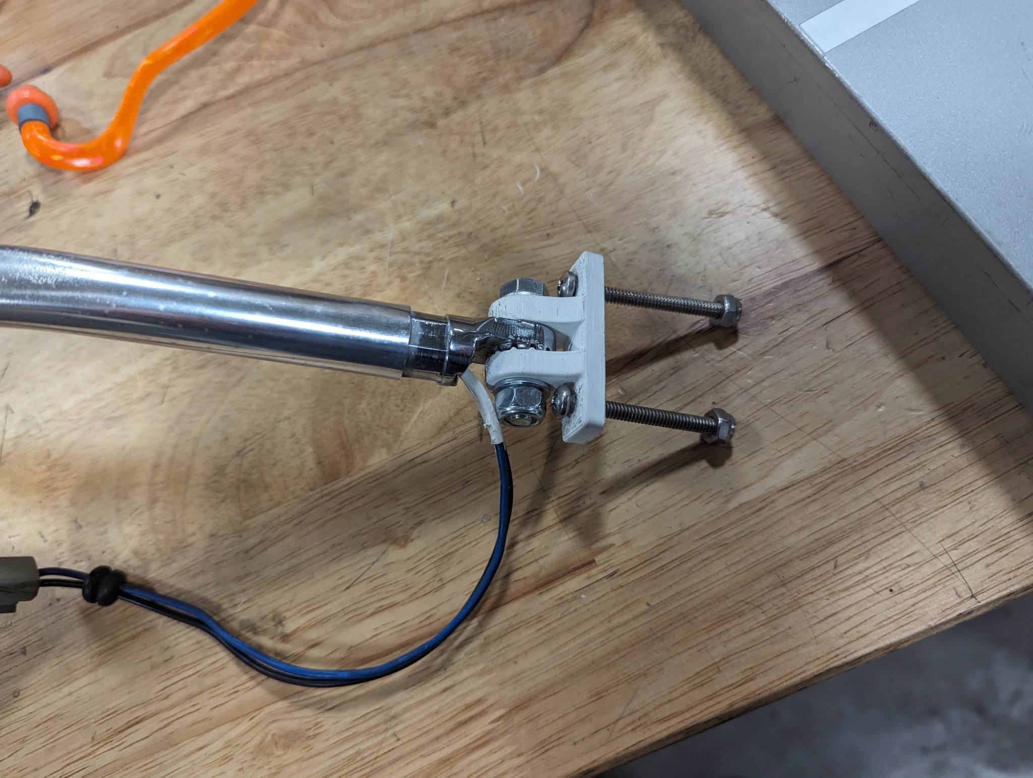 Pat Gắn Đèn Neo Thuyền Attwood