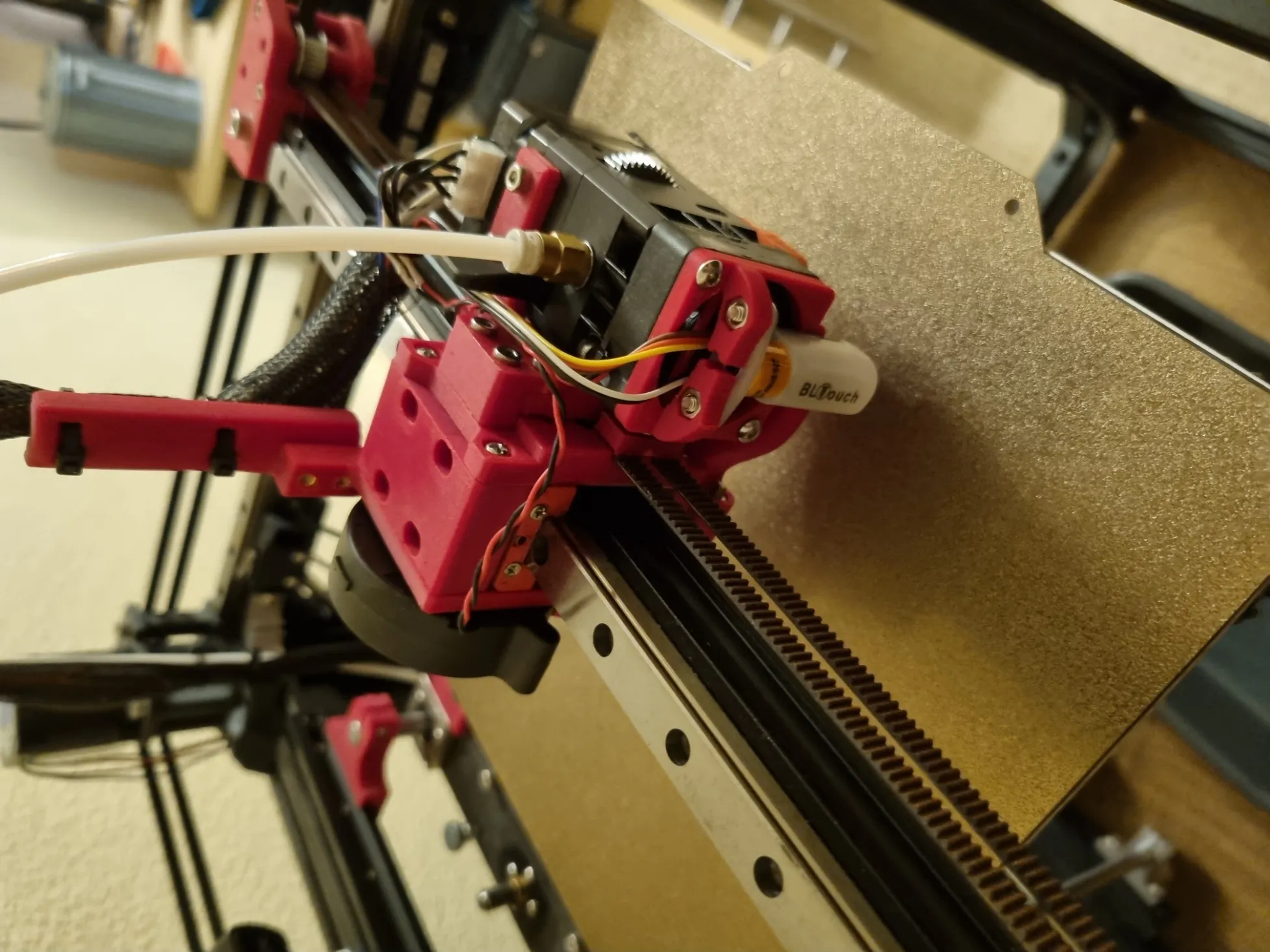 Tiêu đề Máy thổi EVA 24 5015 được gắn ở hai bên phía sau xe c