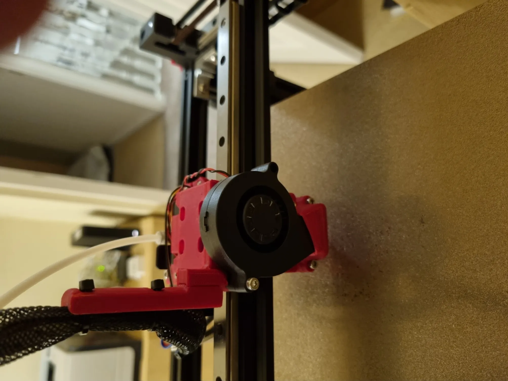 Tiêu đề Máy thổi EVA 24 5015 được gắn ở hai bên phía sau xe c