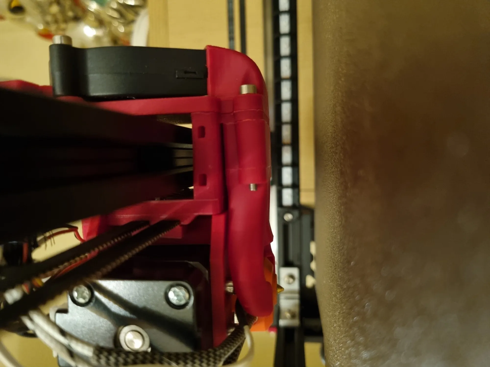 Tiêu đề Máy thổi EVA 24 5015 được gắn ở hai bên phía sau xe c