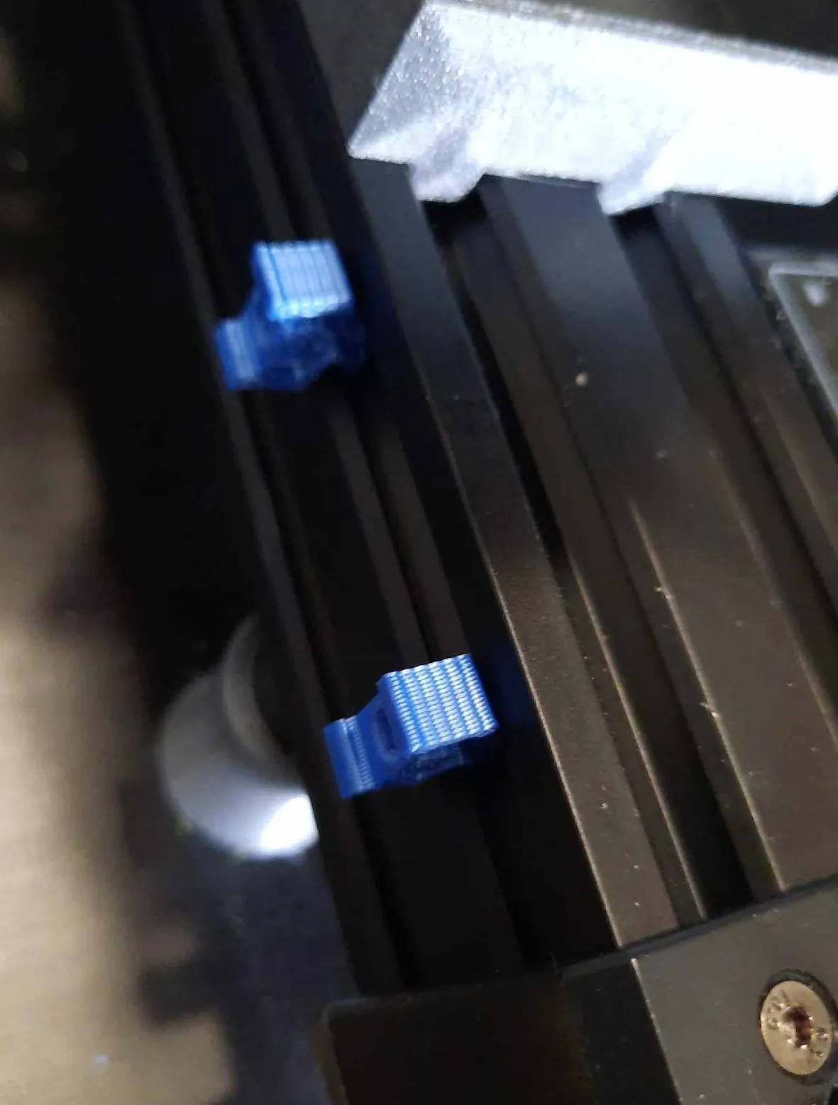 Tiêu đề Chốt neo M4 cho khung chữ V bằng nhôm ép đùn Tóm tắt