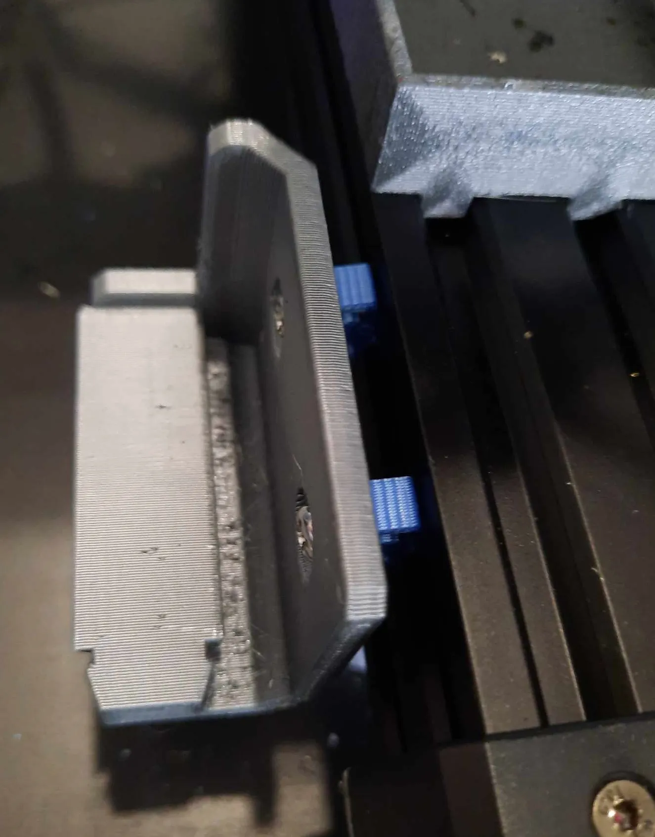 Tiêu đề Chốt neo M4 cho khung chữ V bằng nhôm ép đùn Tóm tắt