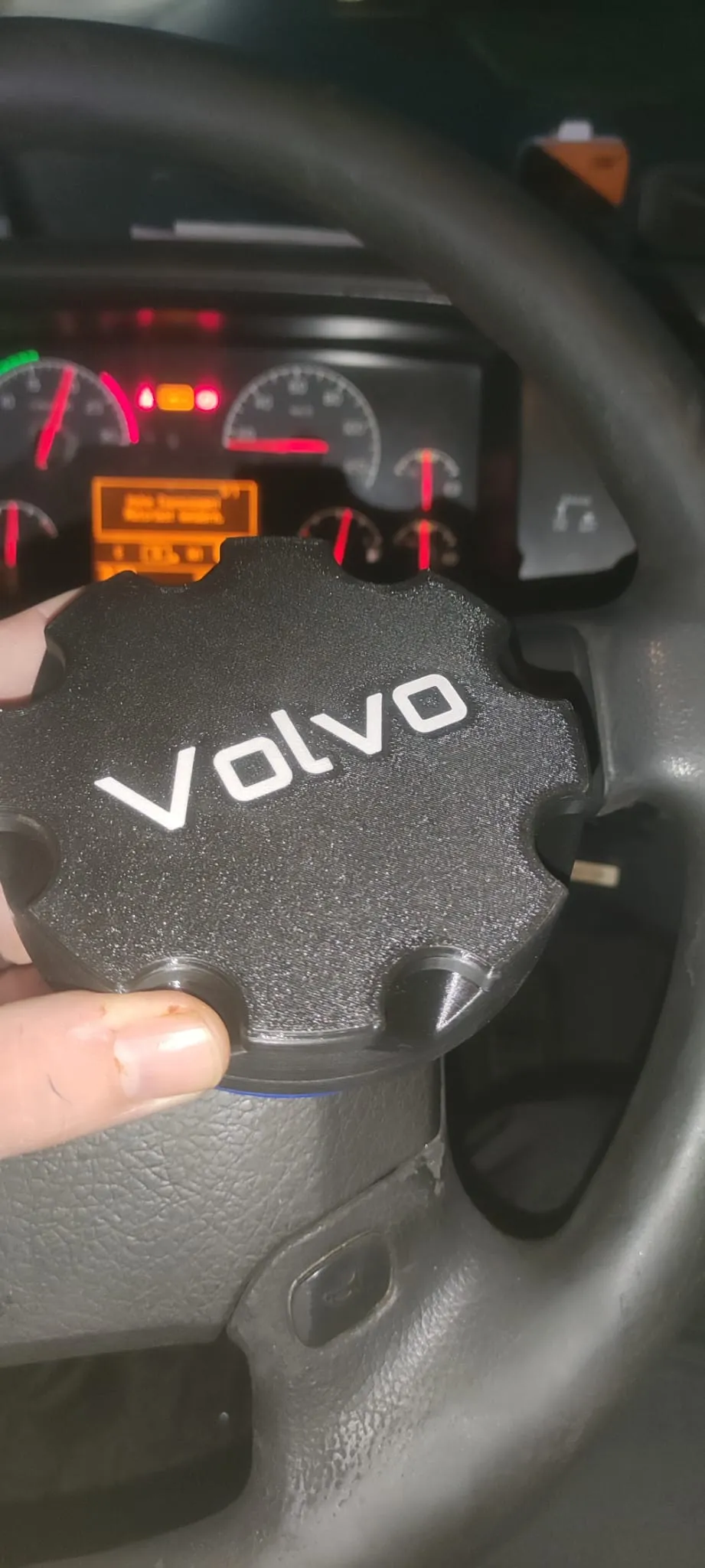 Tiêu đề nắp thùng xe tải Víčko nadrže na kamion Tóm tắt Jedna