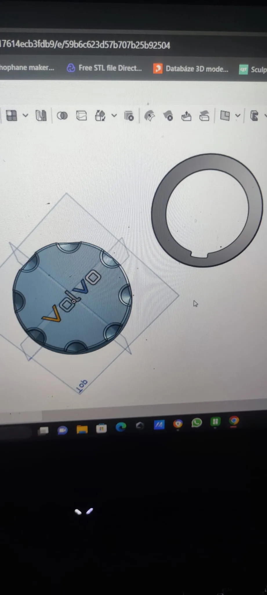 Tiêu đề nắp thùng xe tải Víčko nadrže na kamion Tóm tắt Jedna