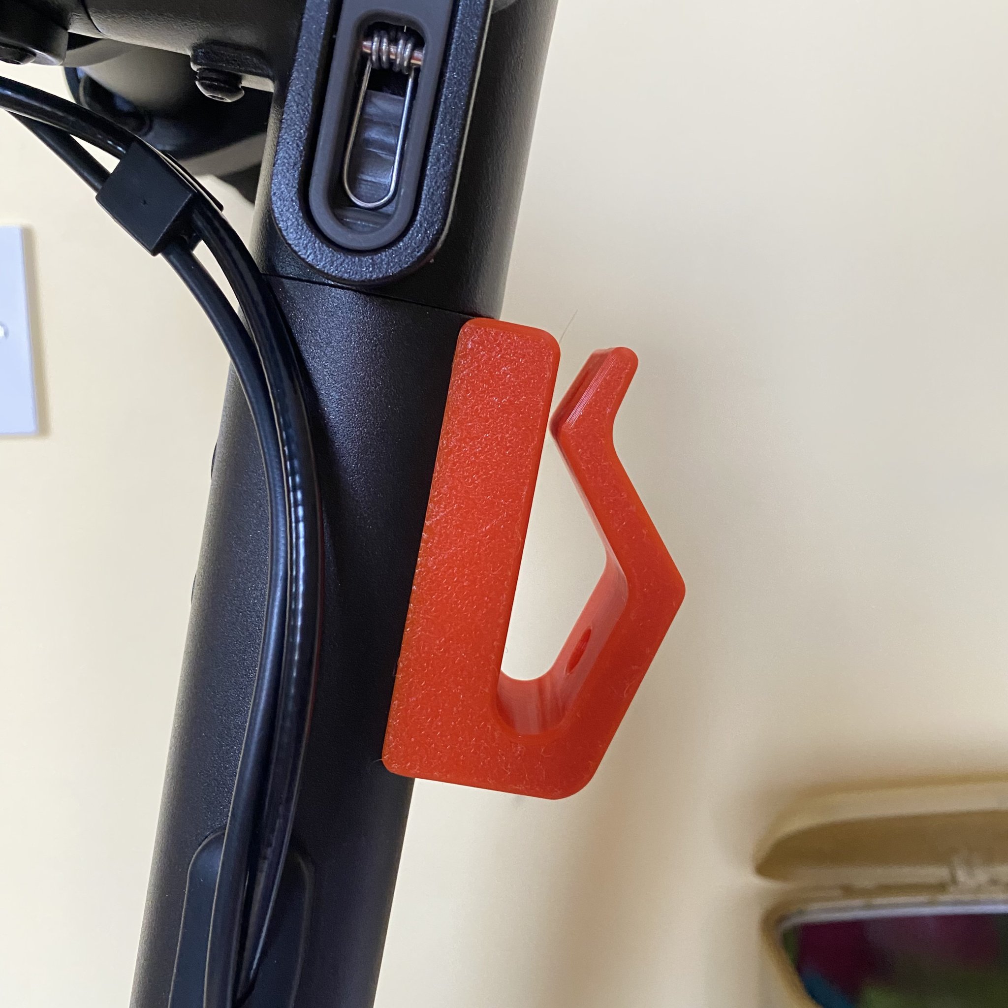 Móc treo đồ cho xe Navee N65