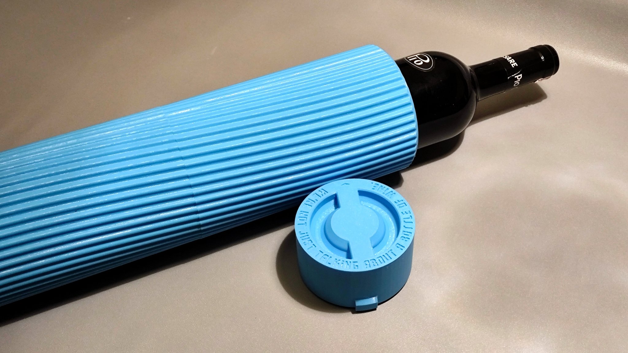 Hộp rượu với thiết kế tinh tế và tiện dụng