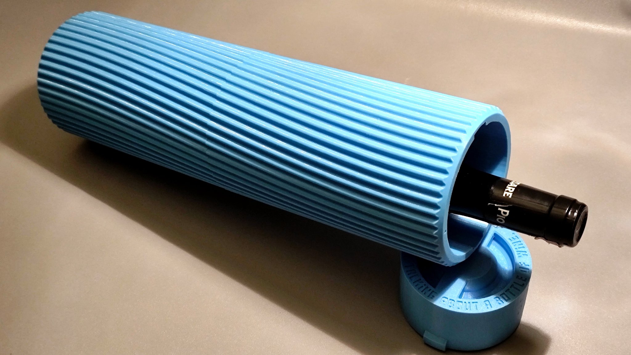 Hộp rượu với thiết kế tinh tế và tiện dụng