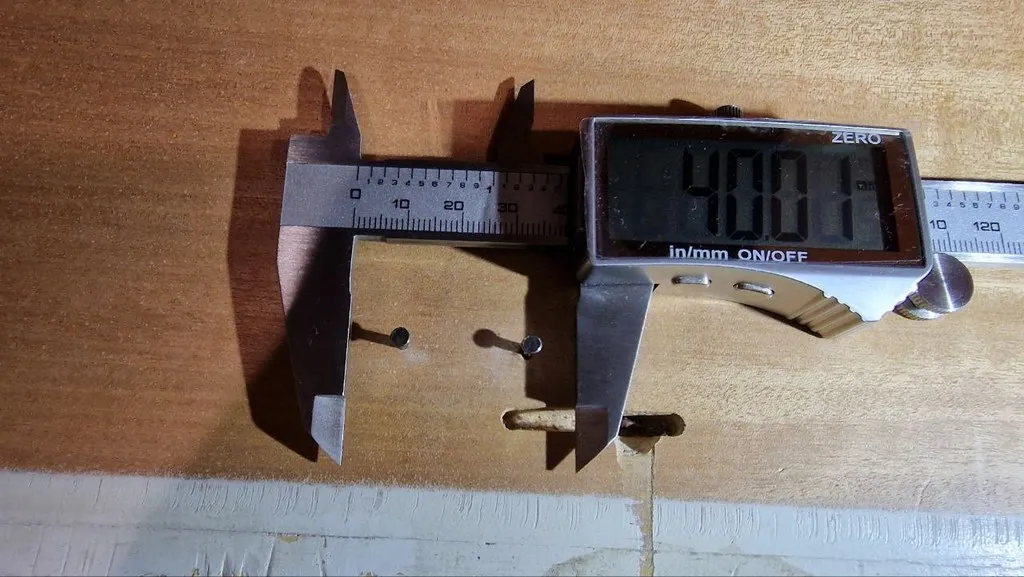 Tiêu đề Ferma ante per armadio - Chặn cửa tủ quần áo Tóm tắt