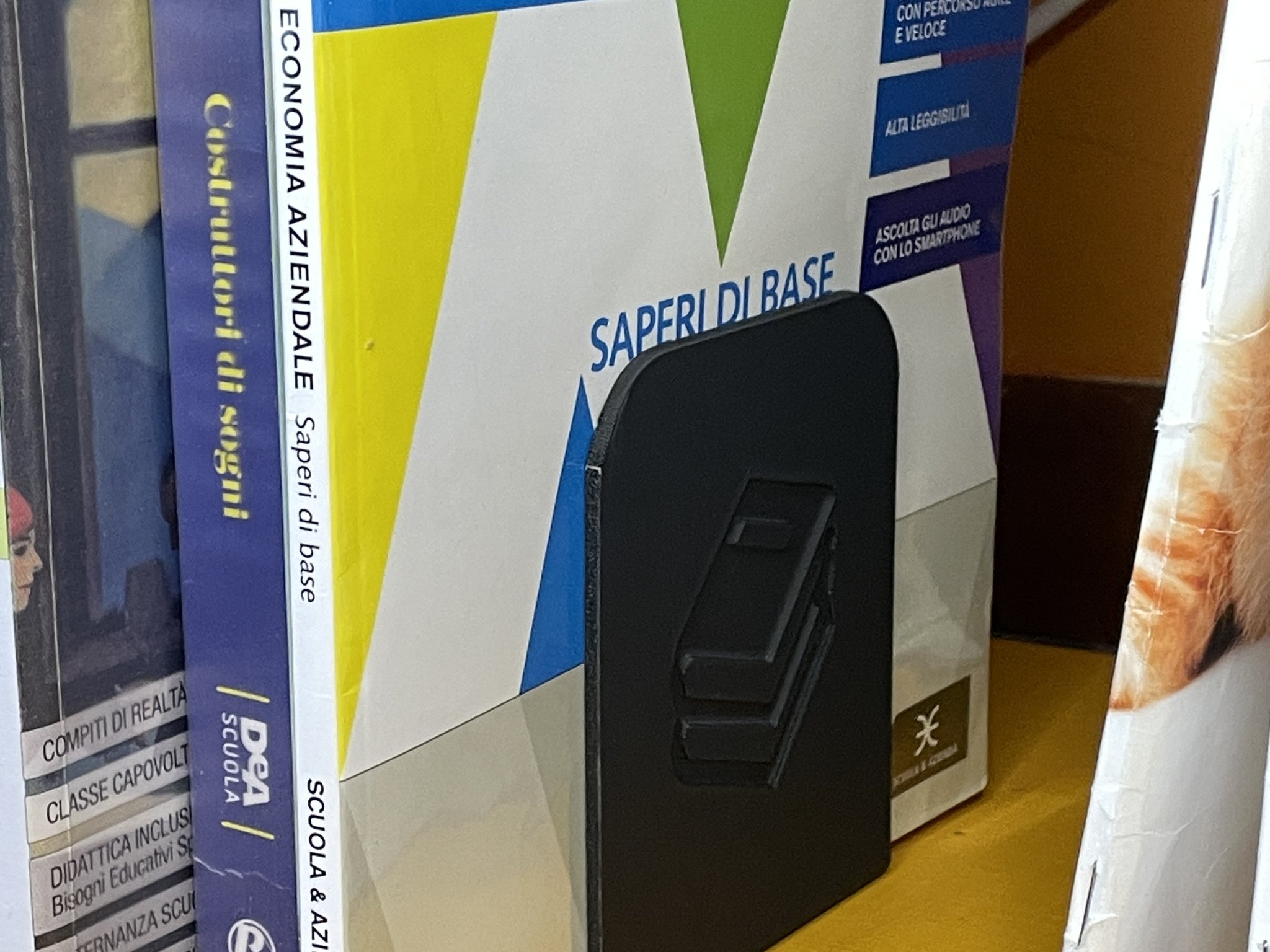 Tiêu đề Bookend tối thiểu Tóm tắt Giá sách tối thiểu để g