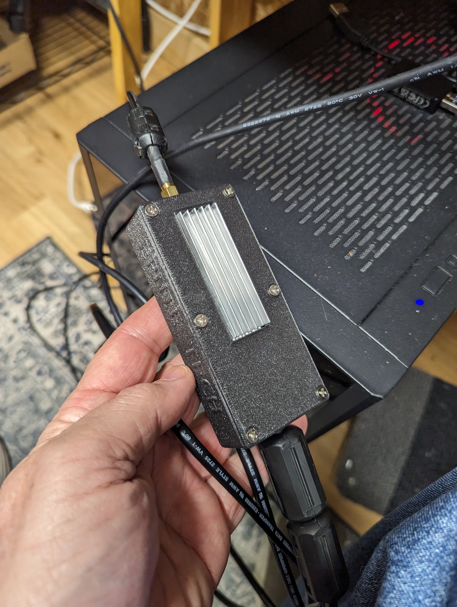 Tiêu đề Hộp tùy chỉnh radio RTL-SDR có mở tản nhiệt Tóm tắt