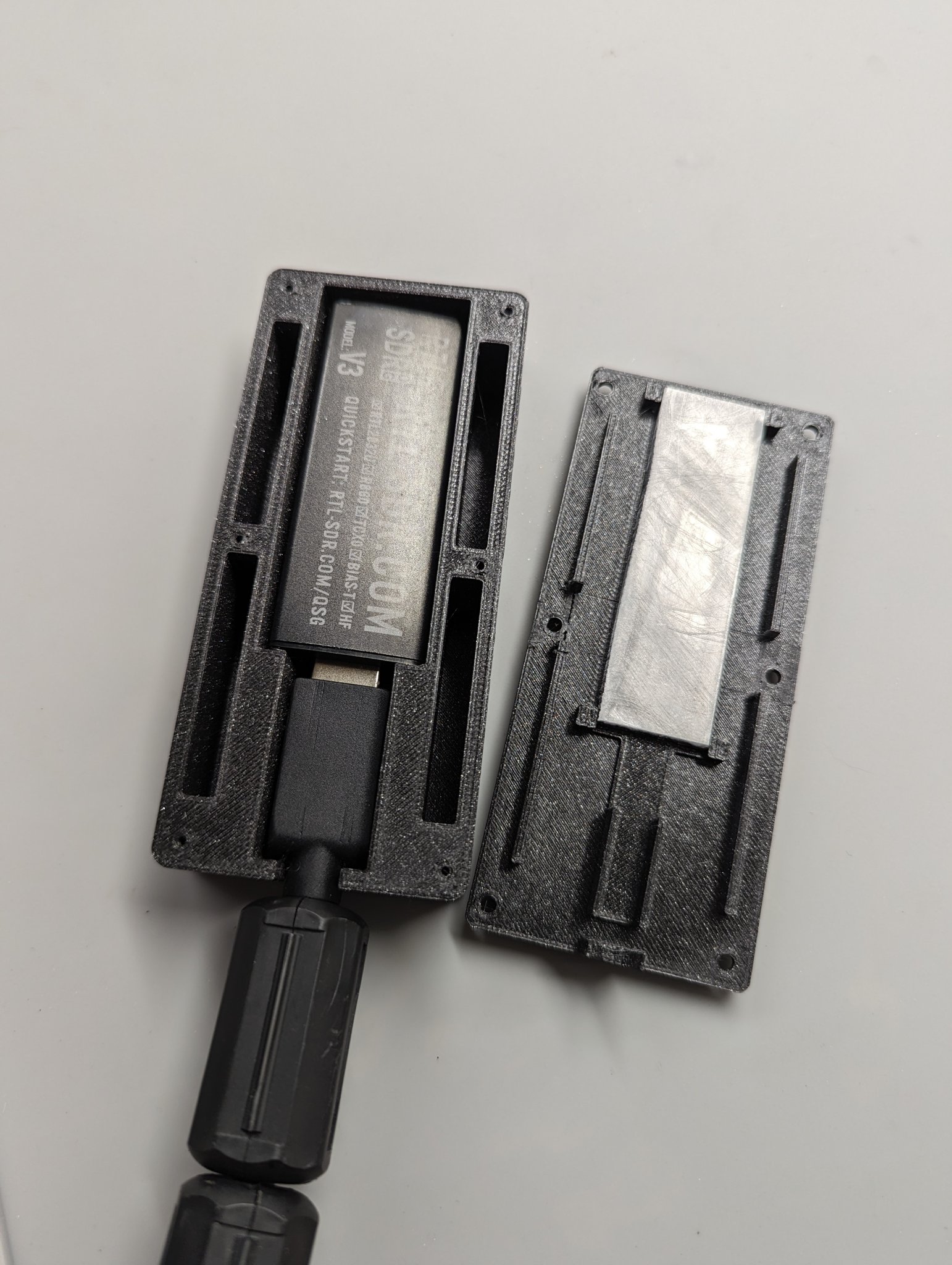 Tiêu đề Hộp tùy chỉnh radio RTL-SDR có mở tản nhiệt Tóm tắt