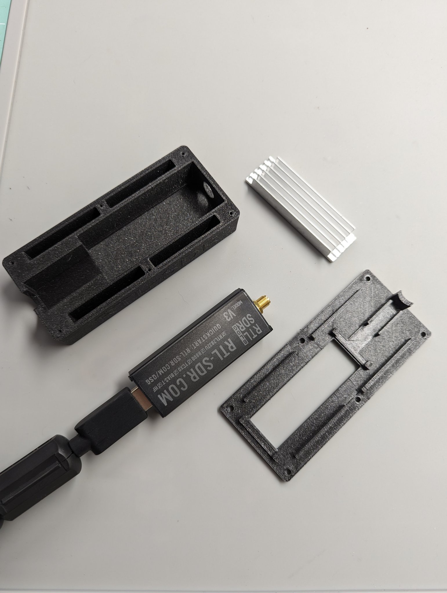 Tiêu đề Hộp tùy chỉnh radio RTL-SDR có mở tản nhiệt Tóm tắt