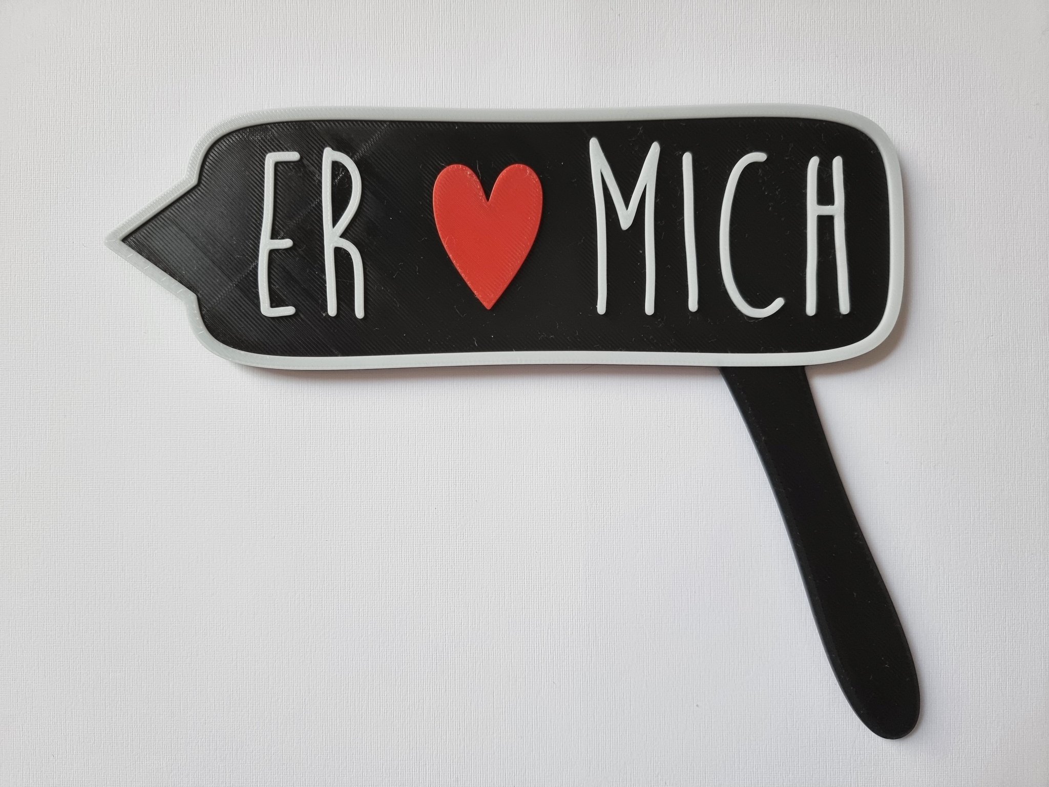 Tiêu đề Photobooth Props - Er liebt mich Tóm tắt Đạo cụbảng hi