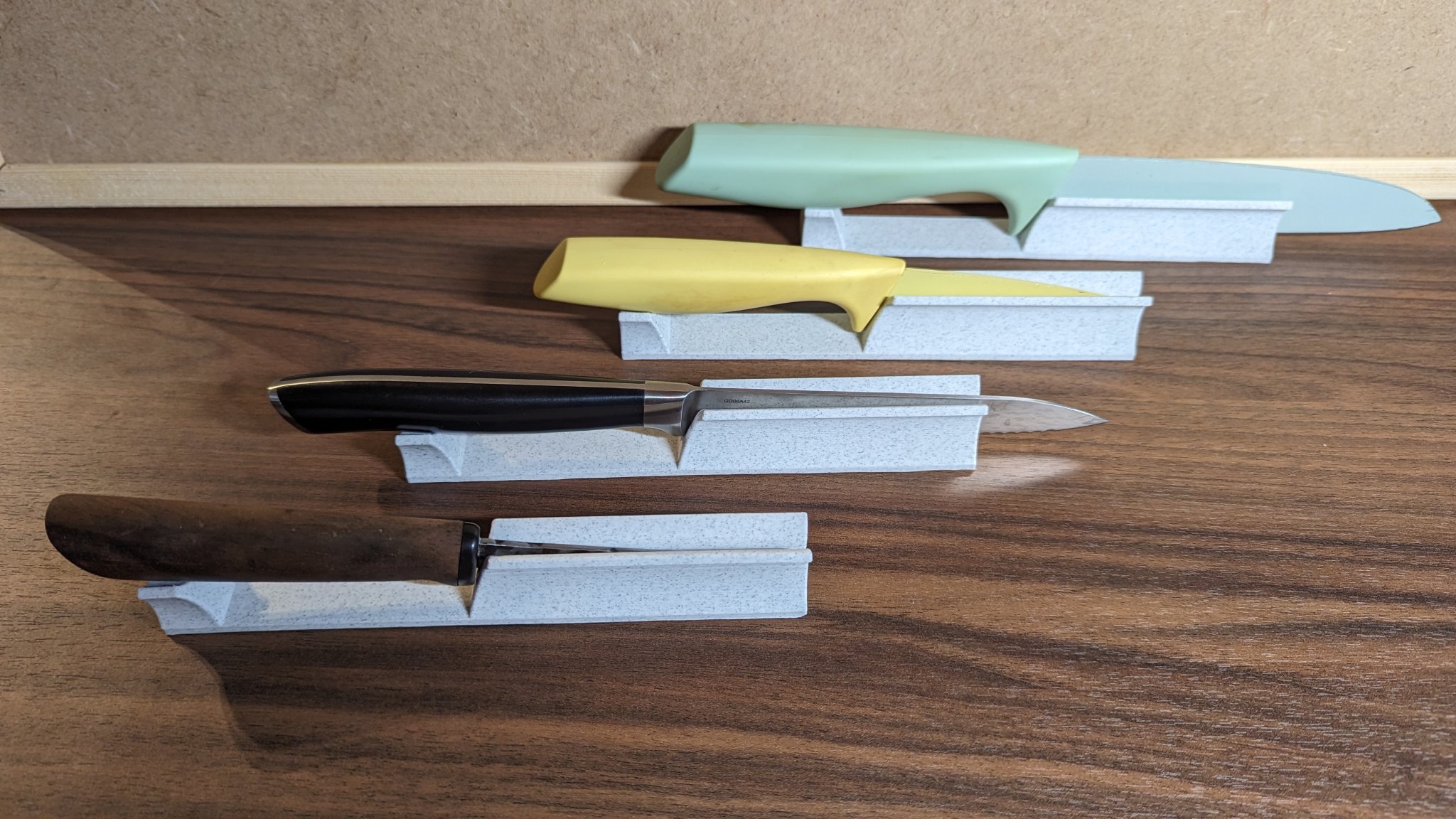 Tiêu đề Giá đỡ dao ngang Tóm tắt Một giá đỡ nằm ngang tra