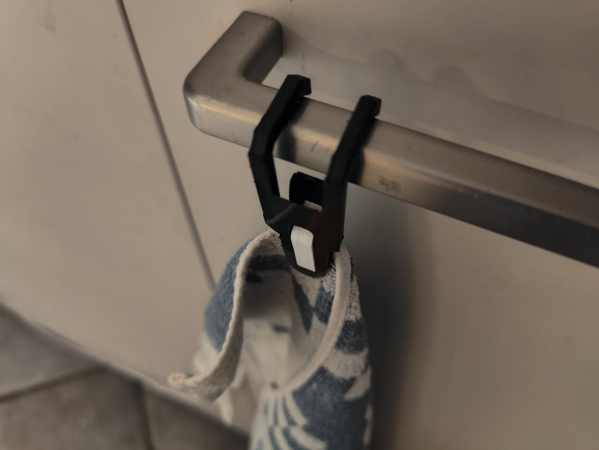 Towel clip/hanger