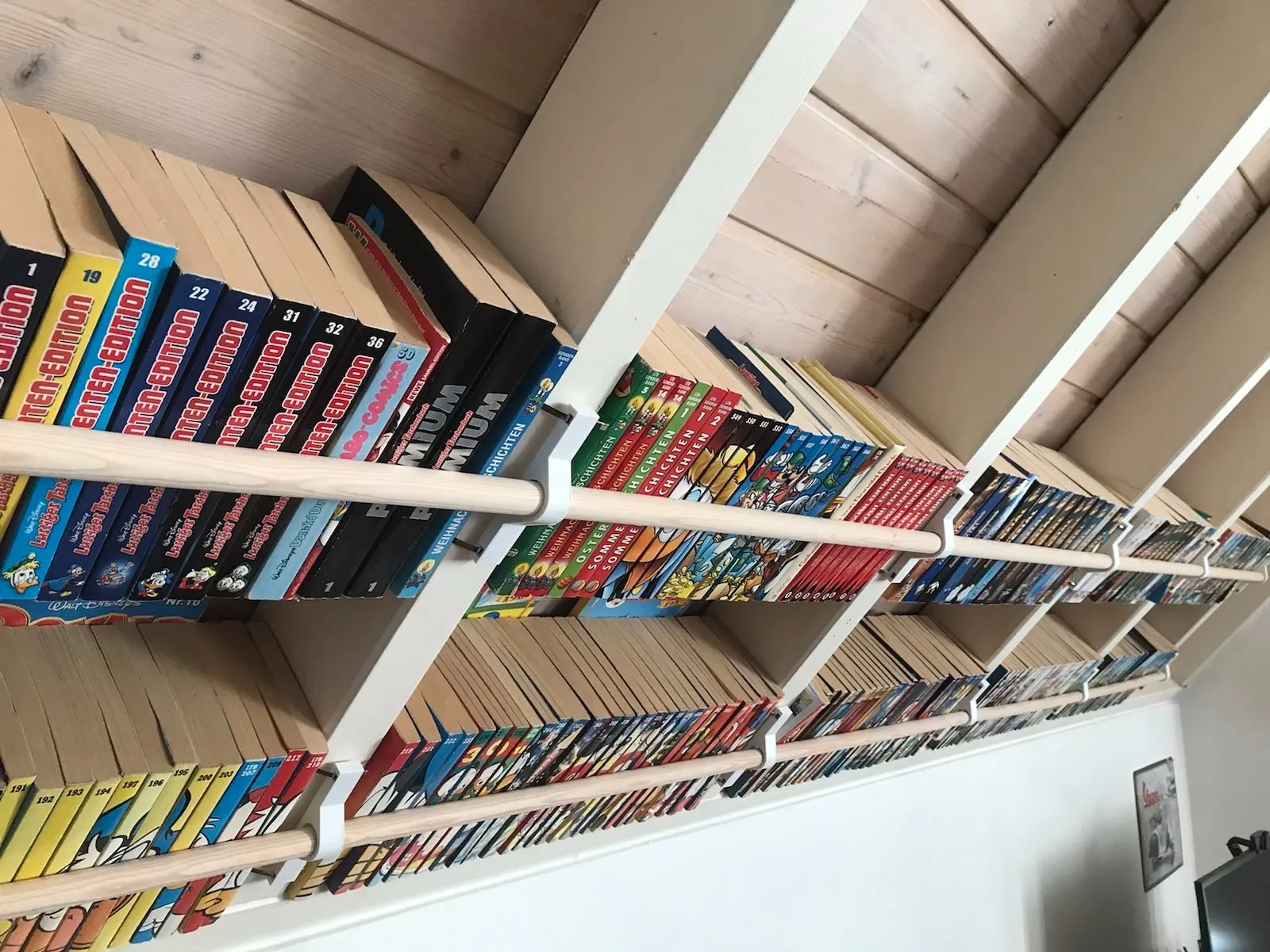 Bookshelves without holes and drills and screws