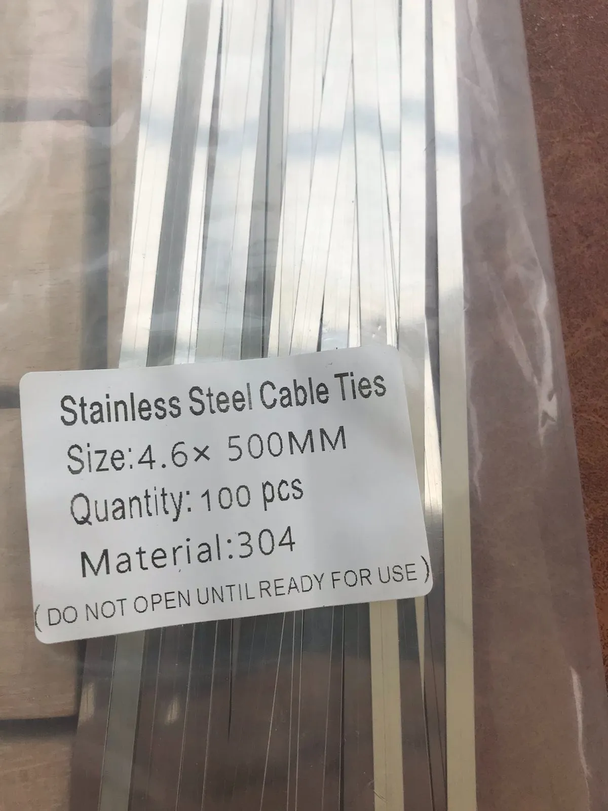 Bookshelves without holes and drills and screws