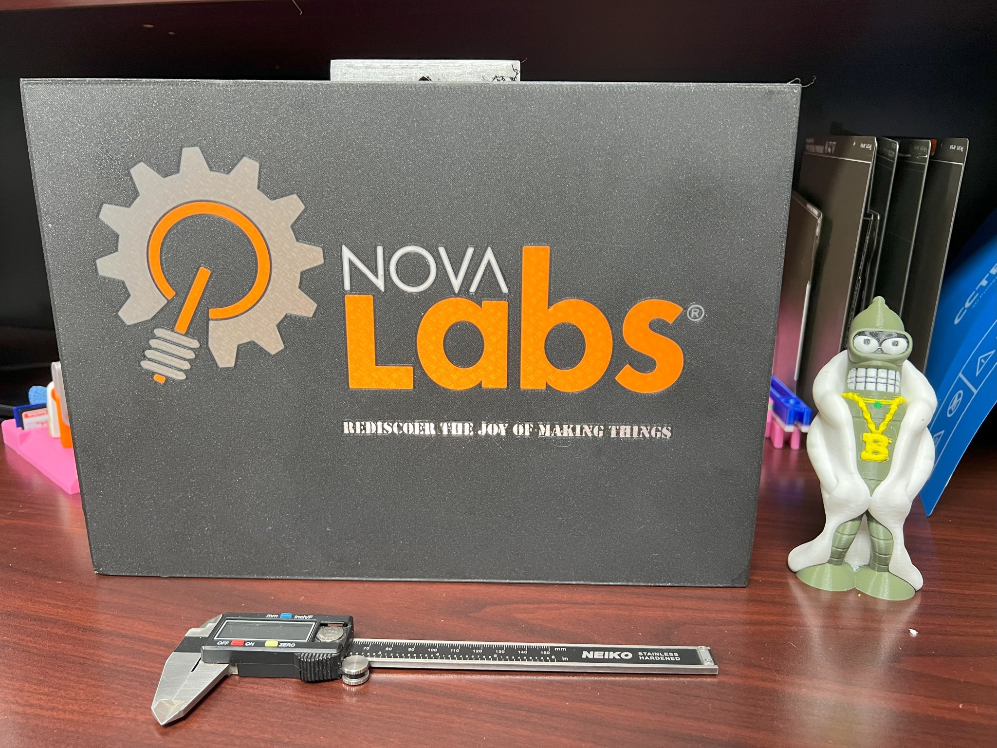 Tiêu đề Không gian NovaLabs Maker ở Fairfax VA - Logo Tóm tắt Khôn