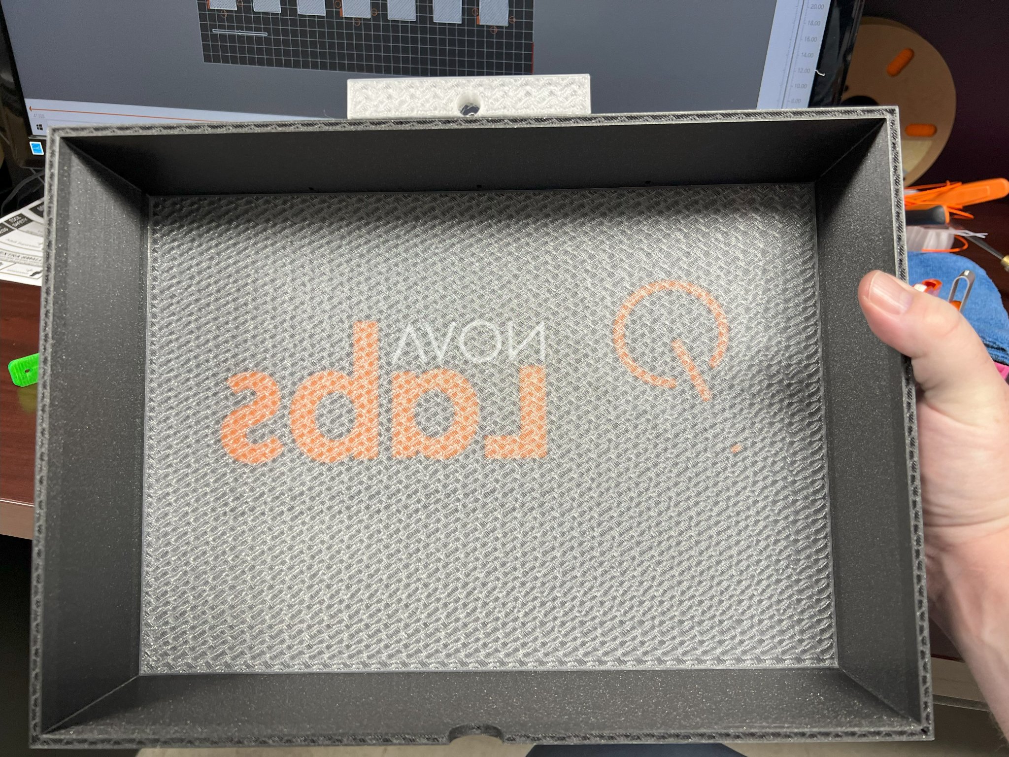 Tiêu đề Không gian NovaLabs Maker ở Fairfax VA - Logo Tóm tắt Khôn