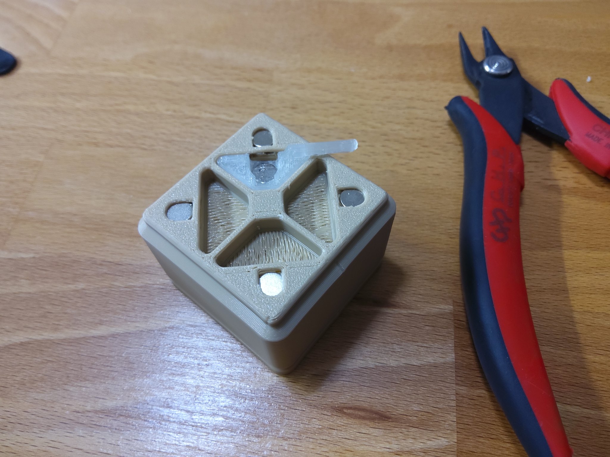 Tiêu đề Đồ gá lắp nam châm cho hộp Gridfinity tham số của Pred