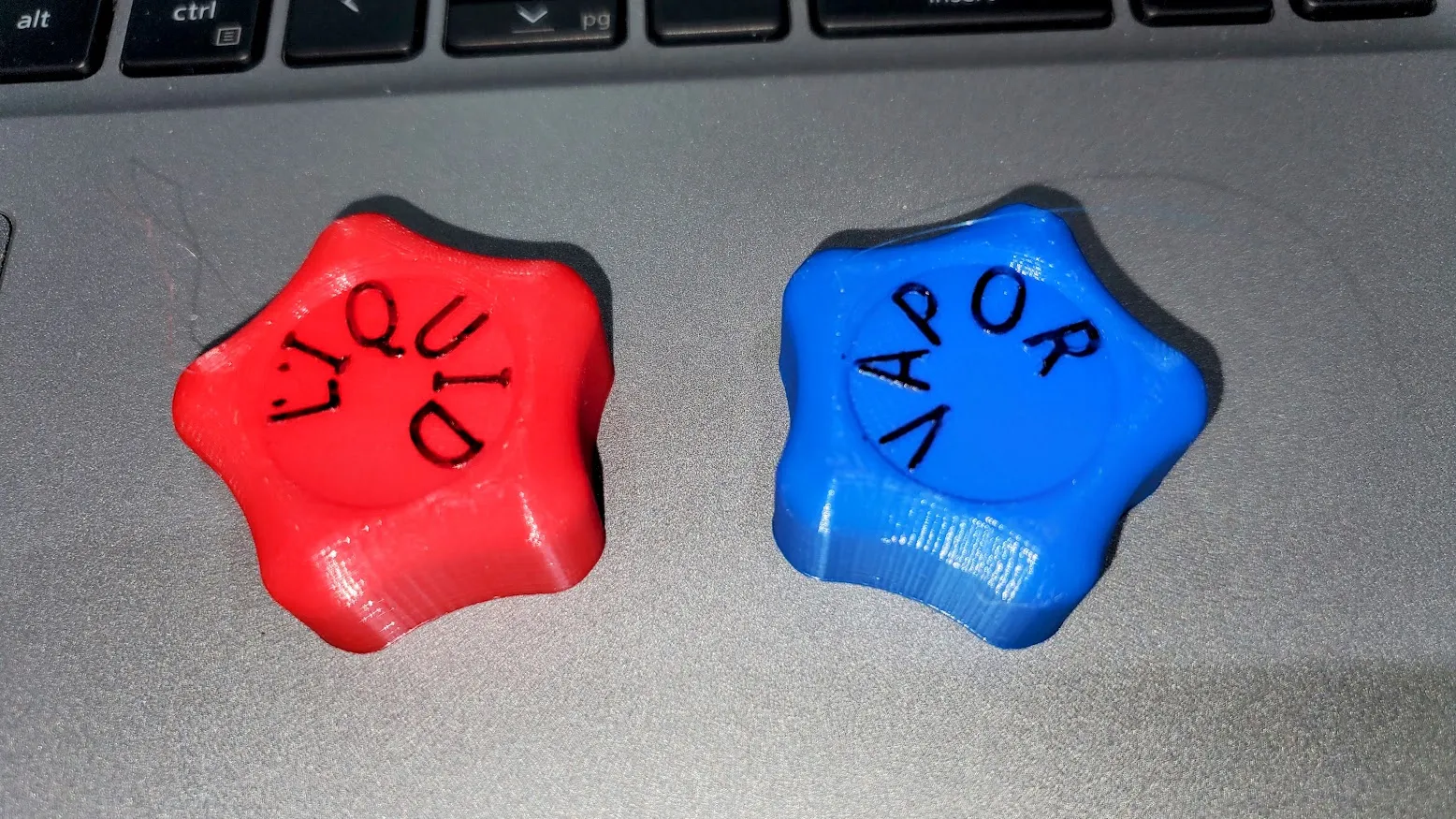 Refrigerant recovery cylinder knobs