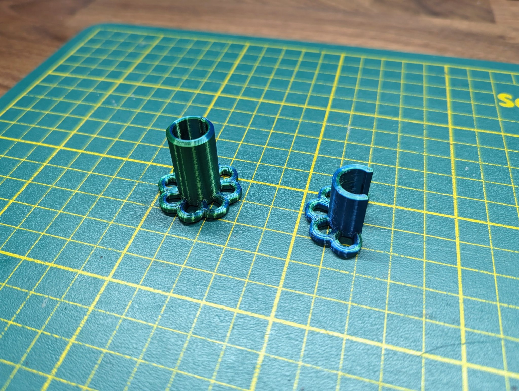 Tiêu đề Mũ và Kẹp Cọc Cây Tóm tắt Mũ và kẹp gắn vào cọ