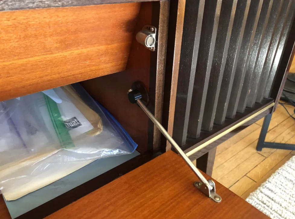 Grundig radio door support stop