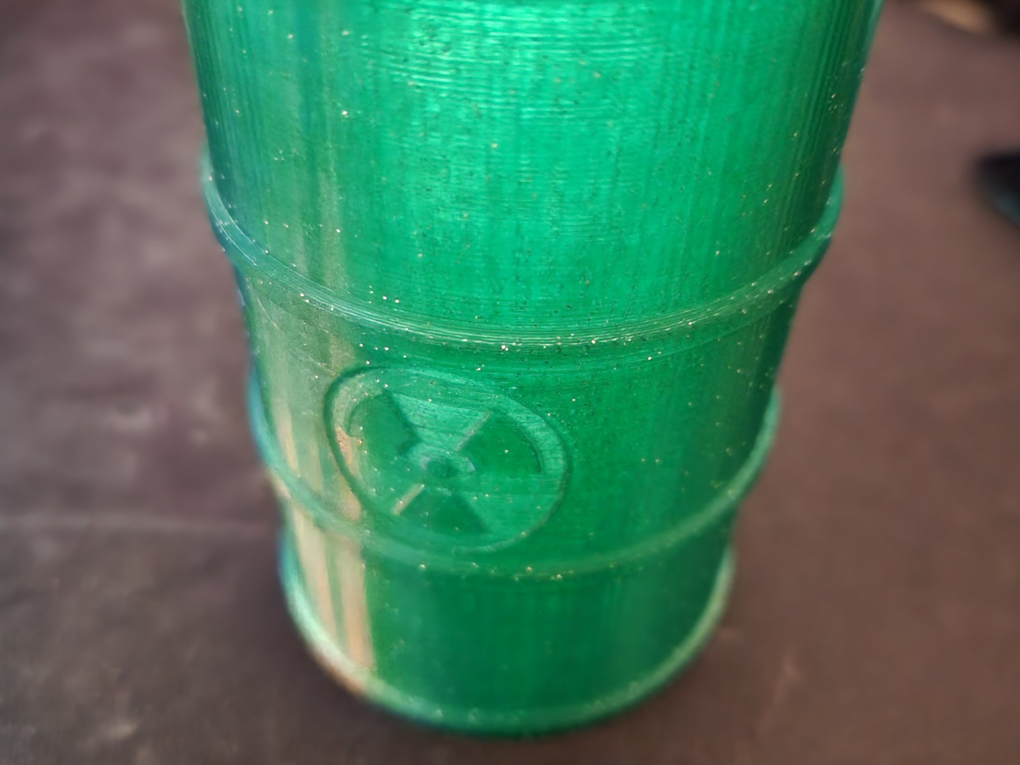 Chân Cắm Bút và Phụ Kiện Hình Thùng Rác Hóa Chất