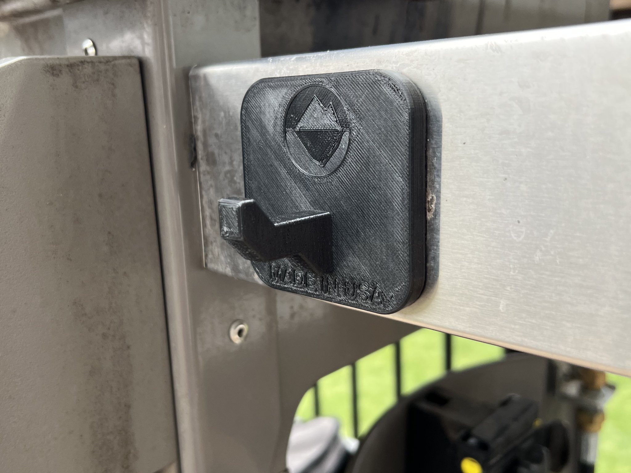 Tiêu đề Móc giữ dụng cụ nướng Weber Tóm tắt Móc dụng cụ