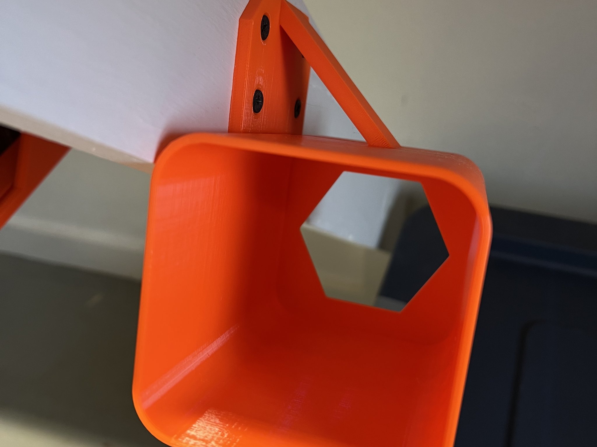 Kệ Đựng Chai Isopropyl Dưới Quầy