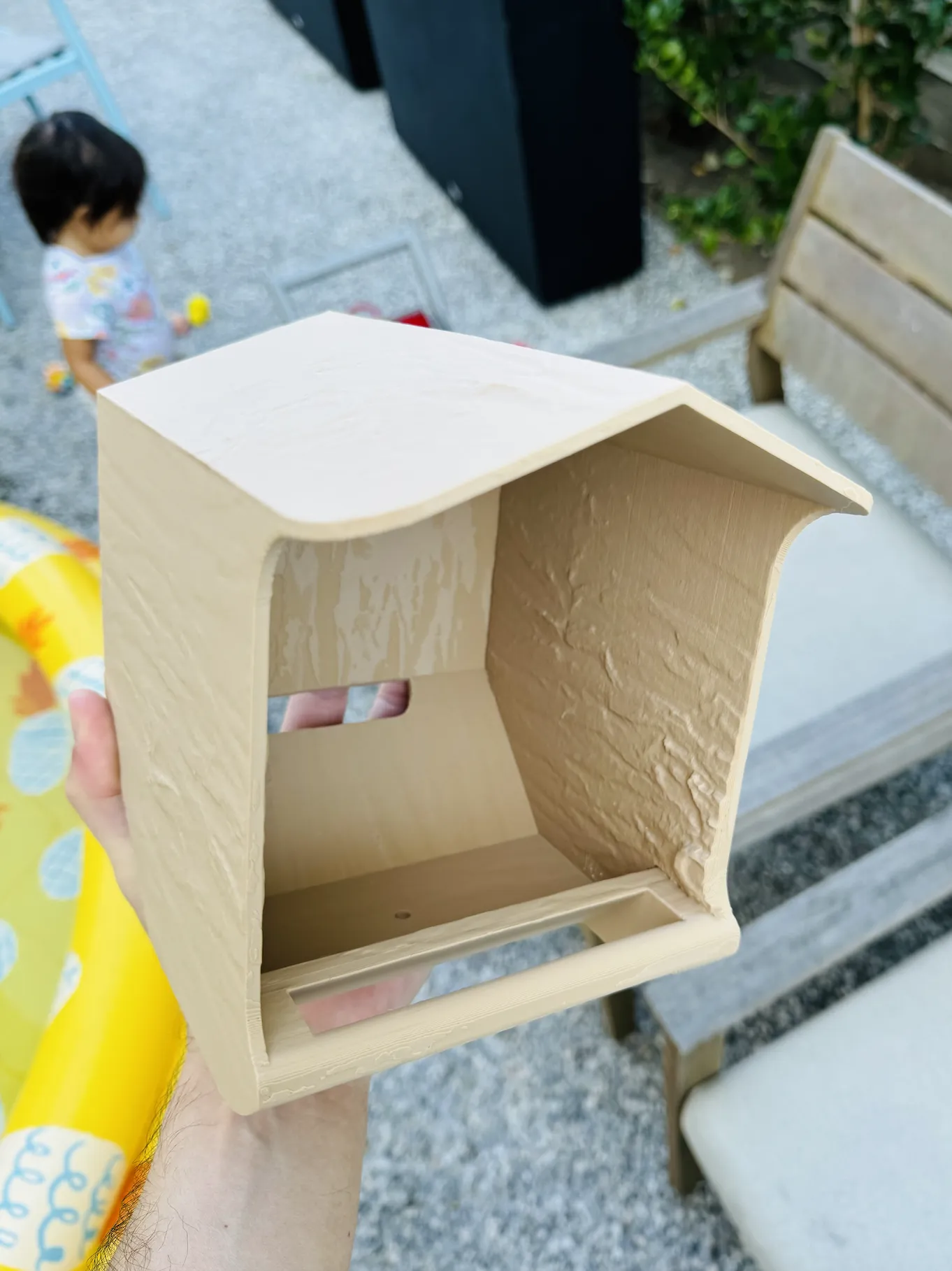 Máng ăn chim có vân vỏ cây (đã bỏ giá đỡ camera)