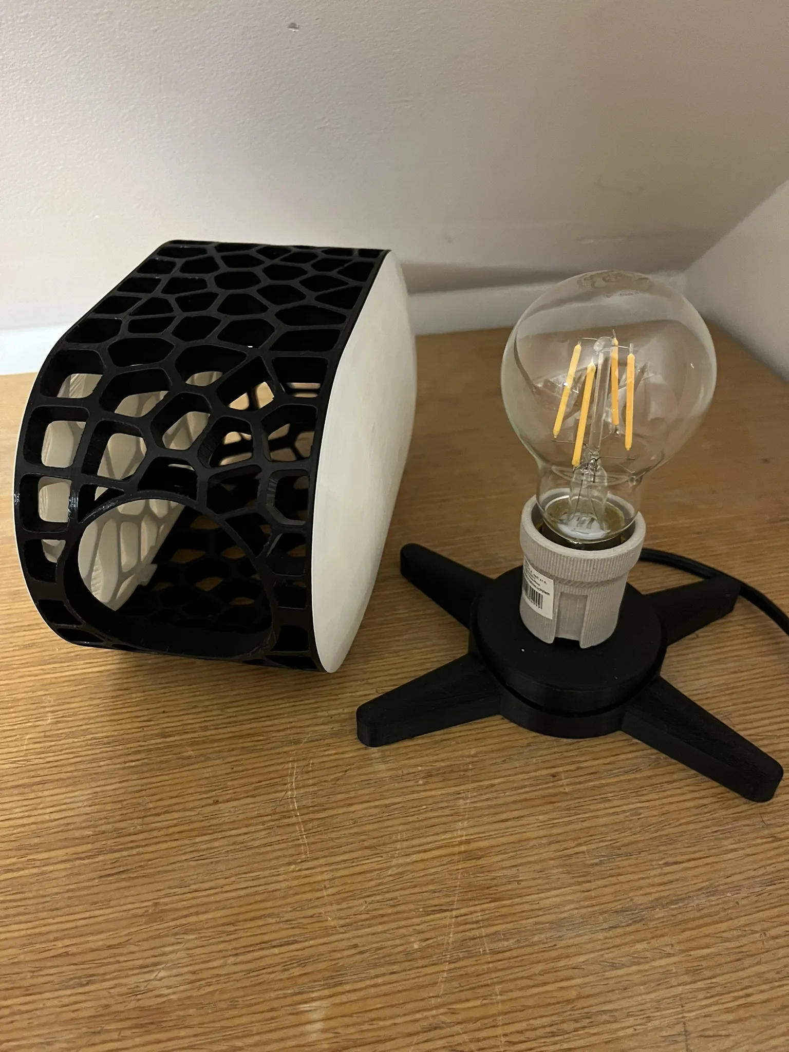 Tiêu đề Đèn bàn Voronoi E27 Tổng hợp Đèn bàn cho bóng đèn LE