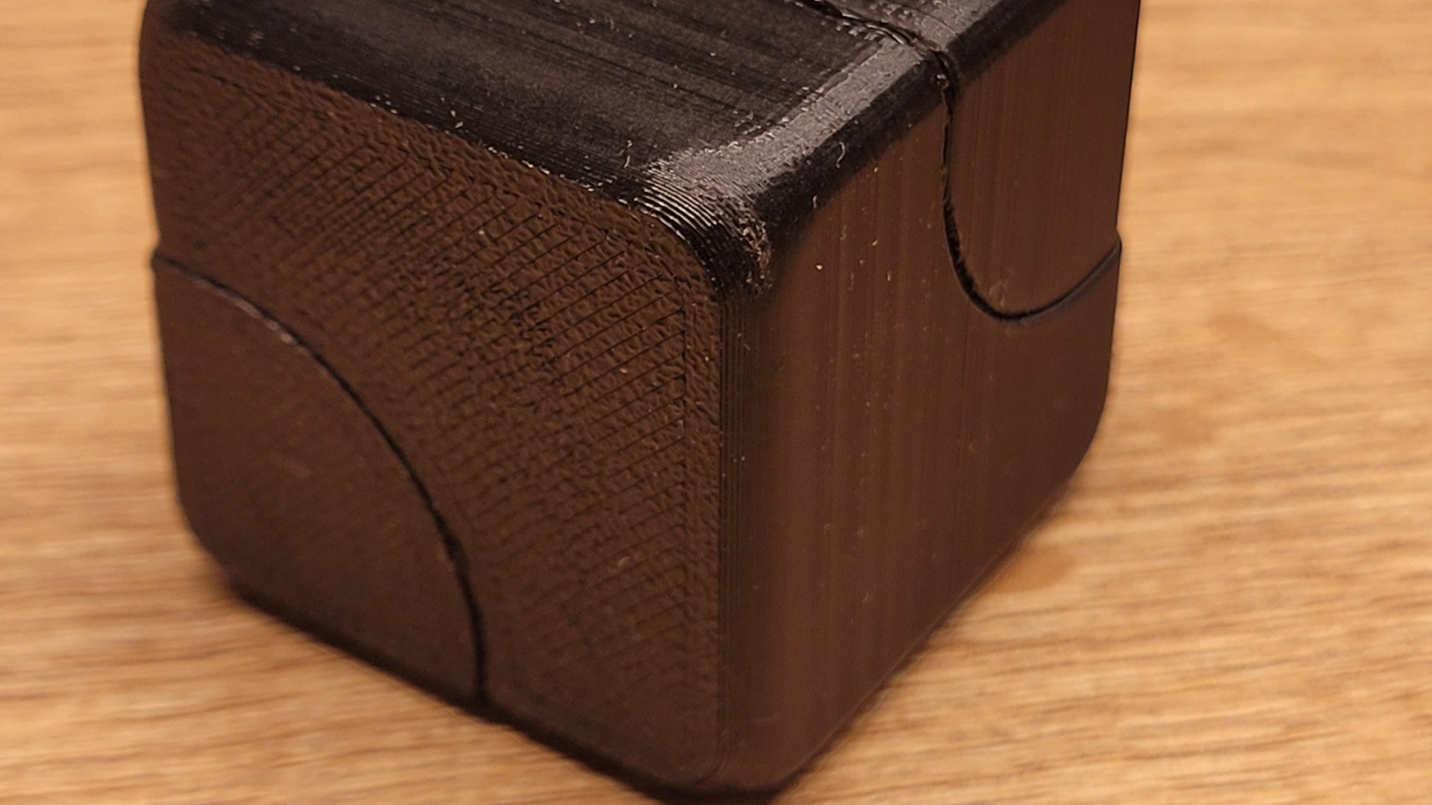 Tiêu đề Fidget Cube Spinner Tóm tắt Würfel cao 35cm bei dem sich das