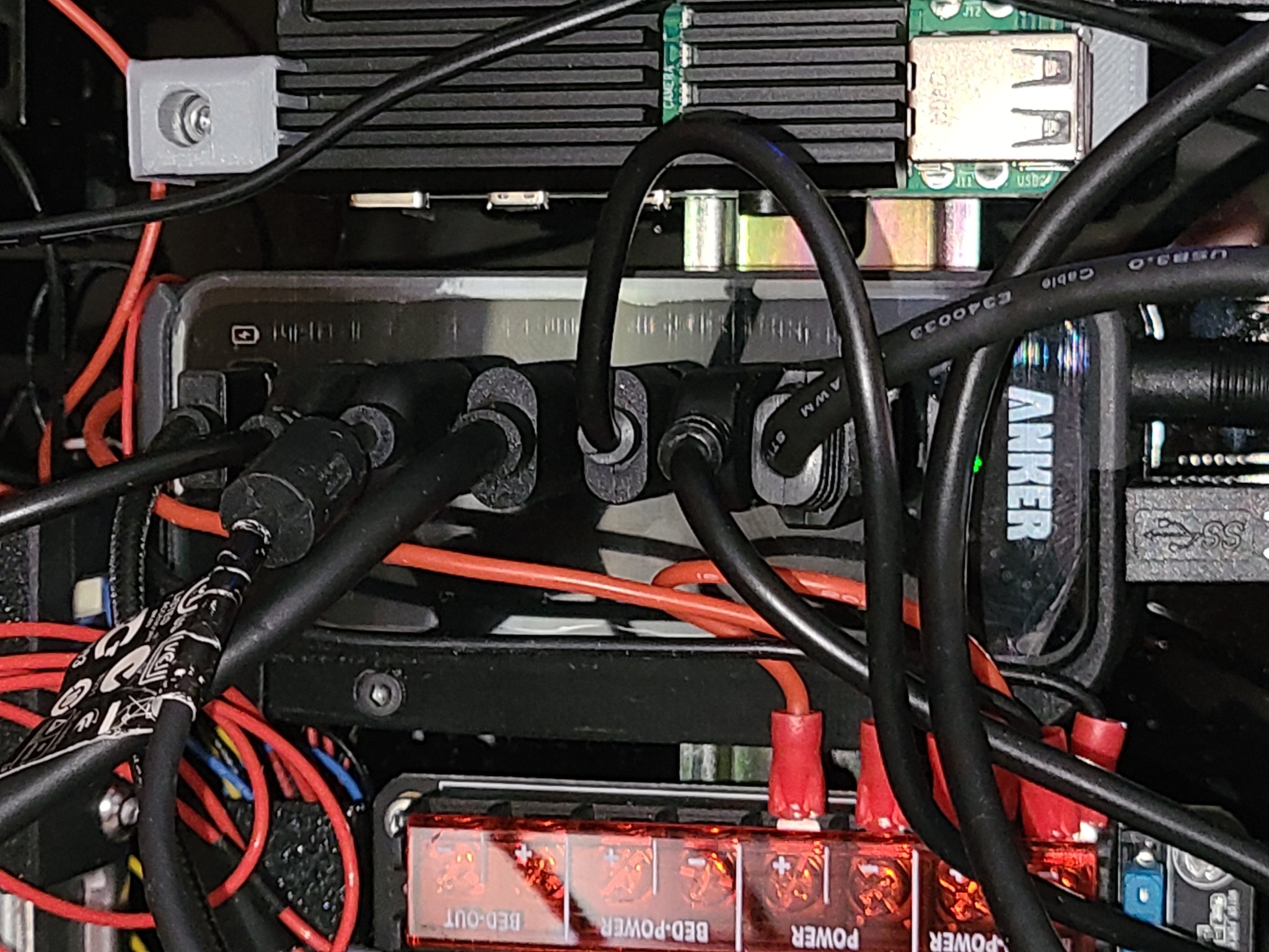 Giá đỡ Anker 7 Cổng Hub Gắn Thanh DIN Rail