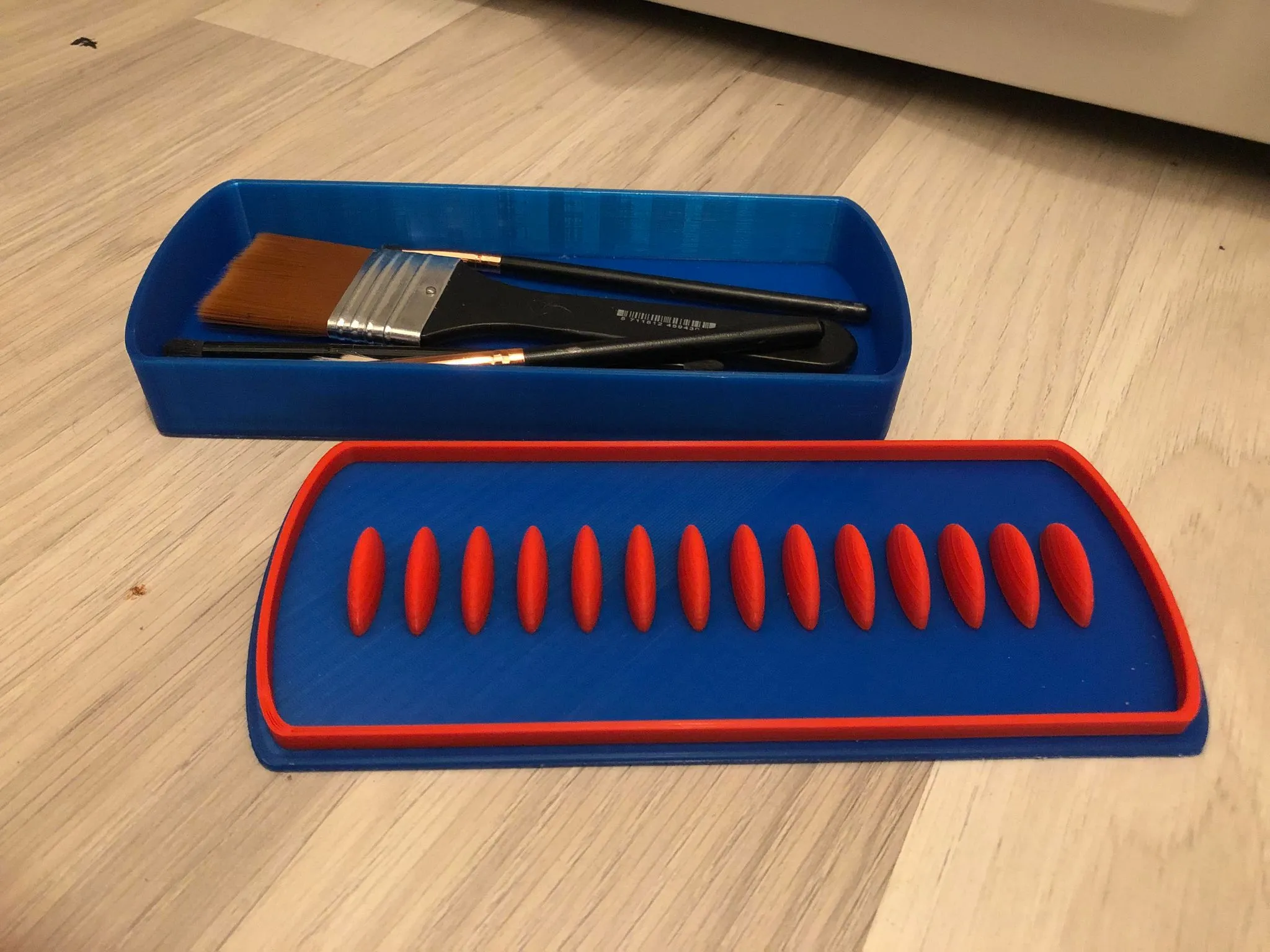 Tiêu đề Hộp đựng cọ vẽ có nắp đậy cọ Tóm tắt Bản in